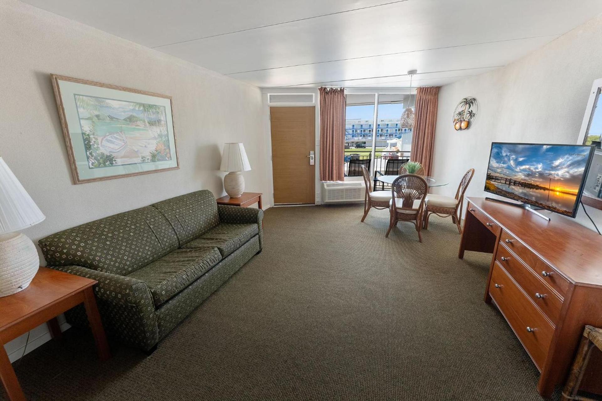 Waikiki Oceanfront Resort photo 48