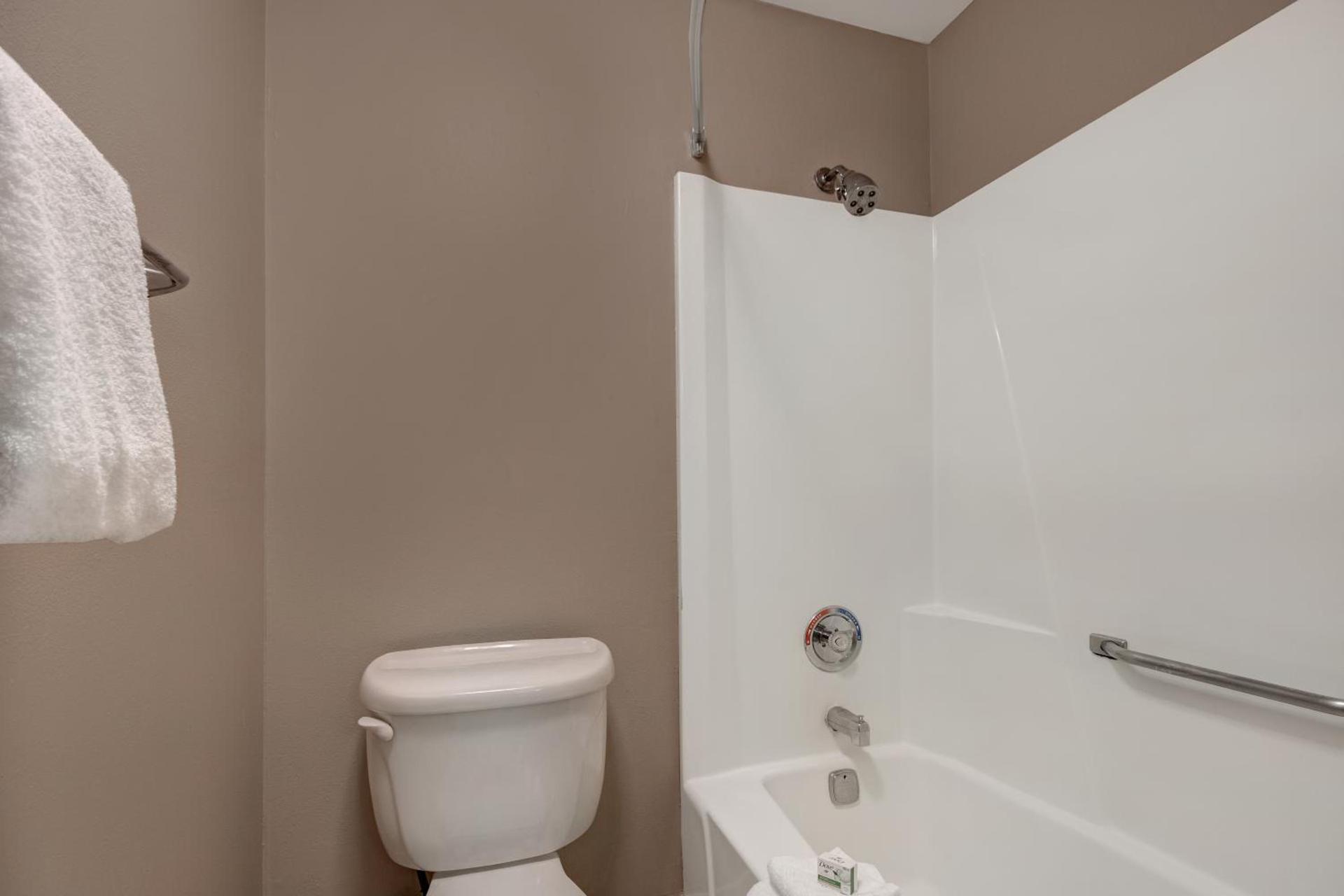 Baymont by Wyndham Detroit Airport/Romulus photo 5