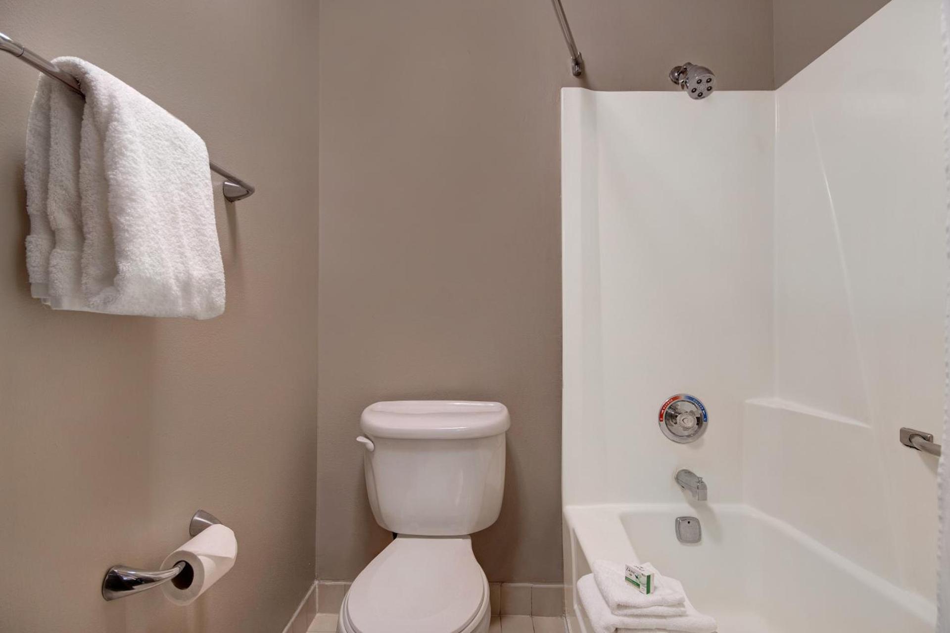 Baymont by Wyndham Detroit Airport/Romulus photo 40