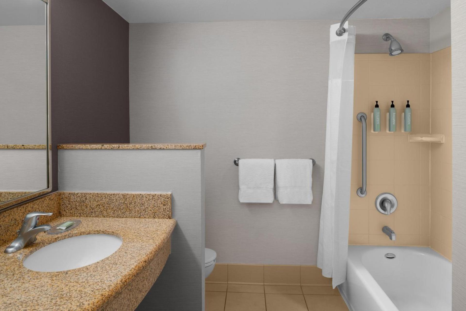 Courtyard by Marriott Phoenix West/Avondale photo 65