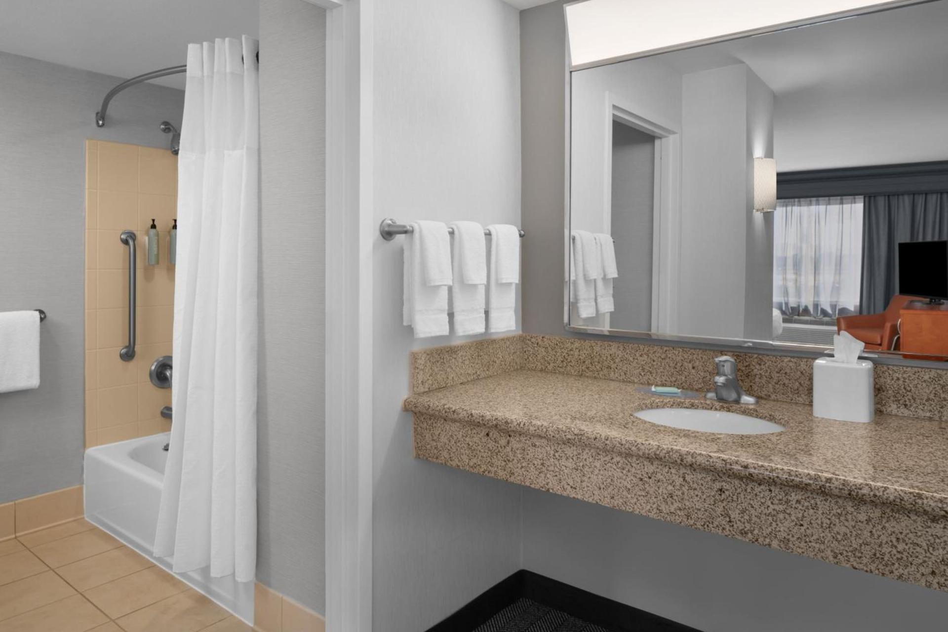 Courtyard by Marriott Phoenix West/Avondale photo 71