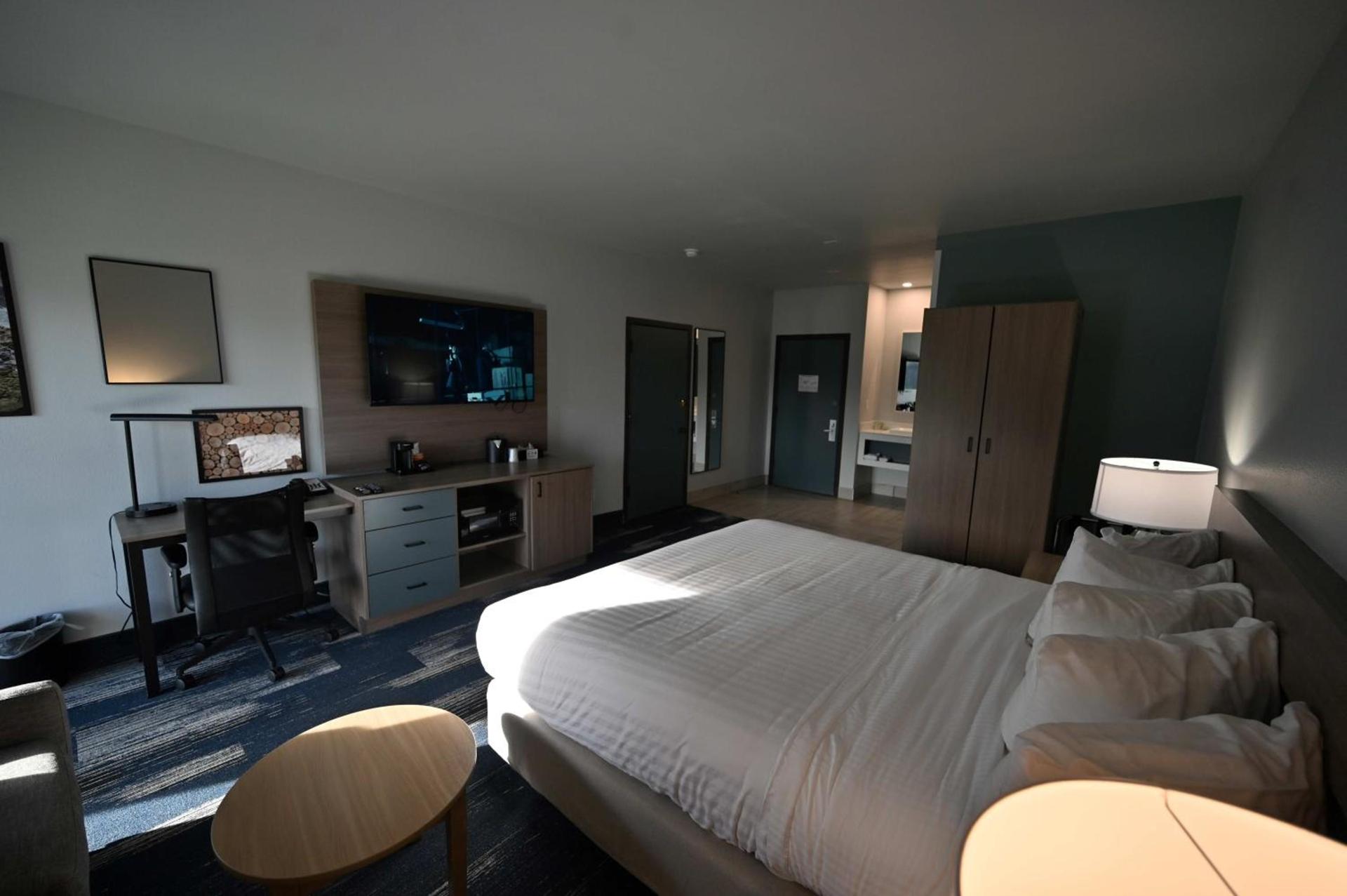 Edgewater Inn and Suites, an Ascend Collection Hotel photo 11