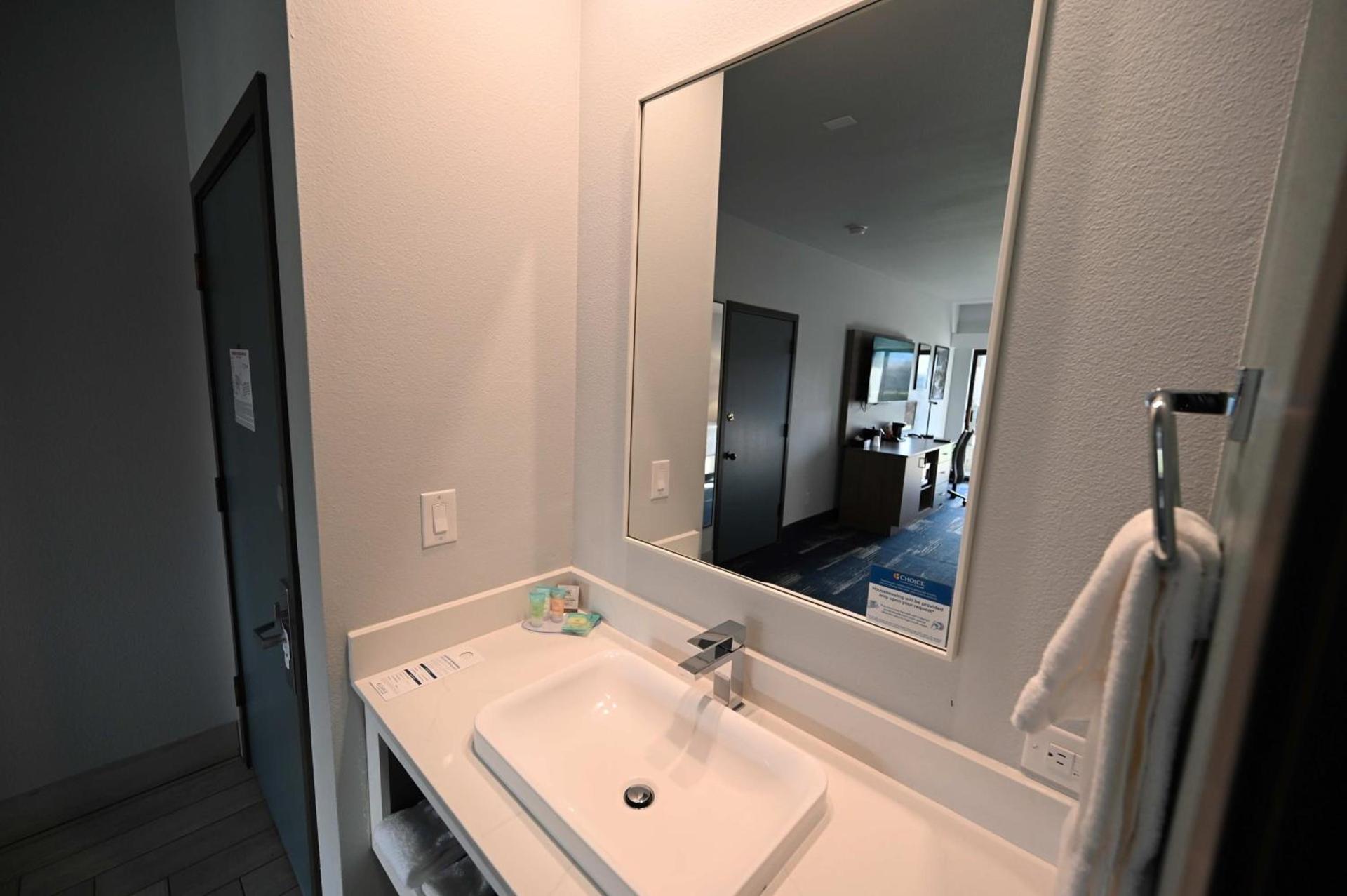 Edgewater Inn and Suites, an Ascend Collection Hotel photo 27