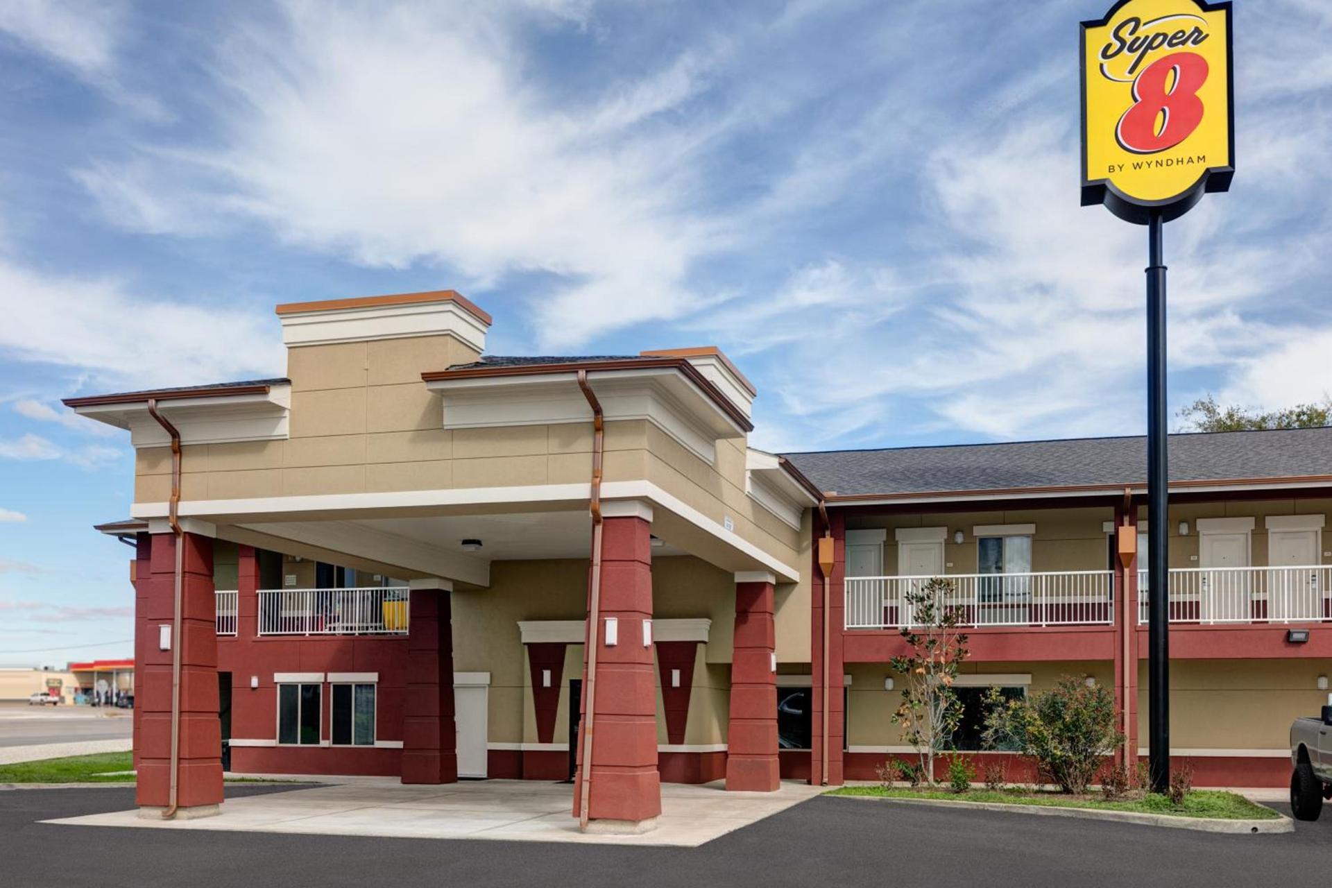 Super 8 by Wyndham Karnes City photo 47