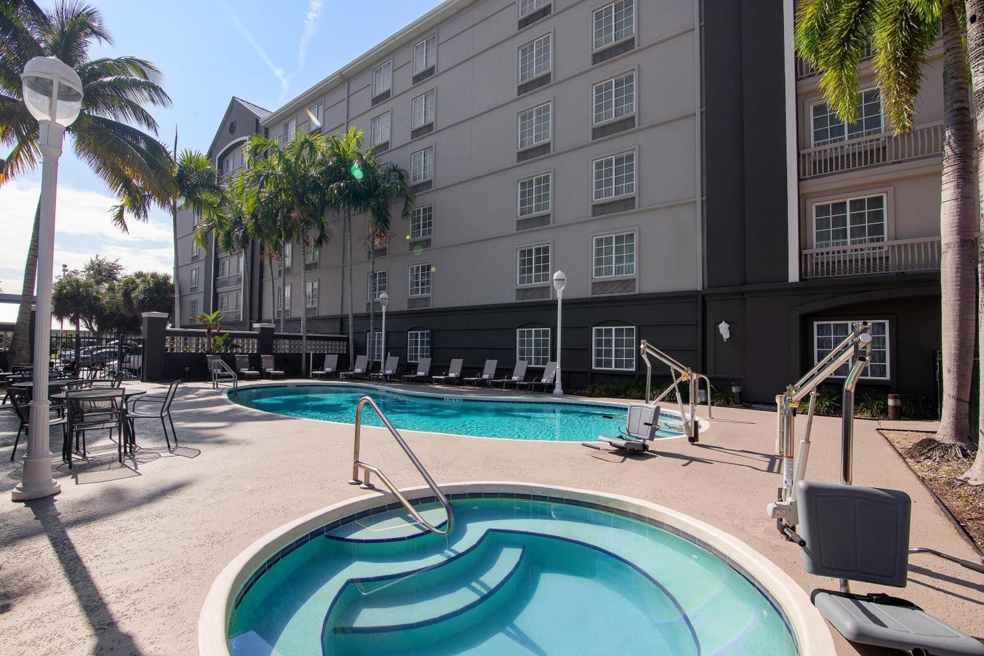 La Quinta by Wyndham Miami Airport West photo 6