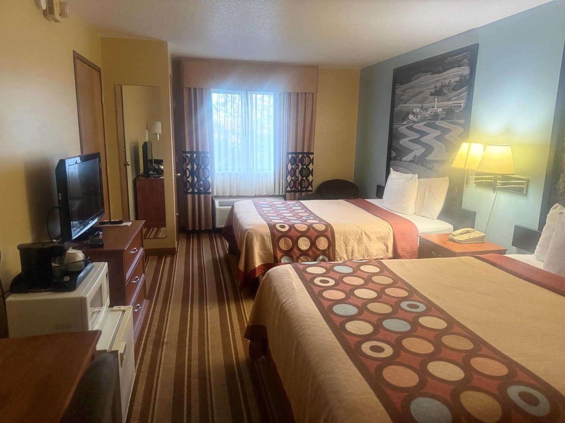 Super 8 by Wyndham Sparta photo 13