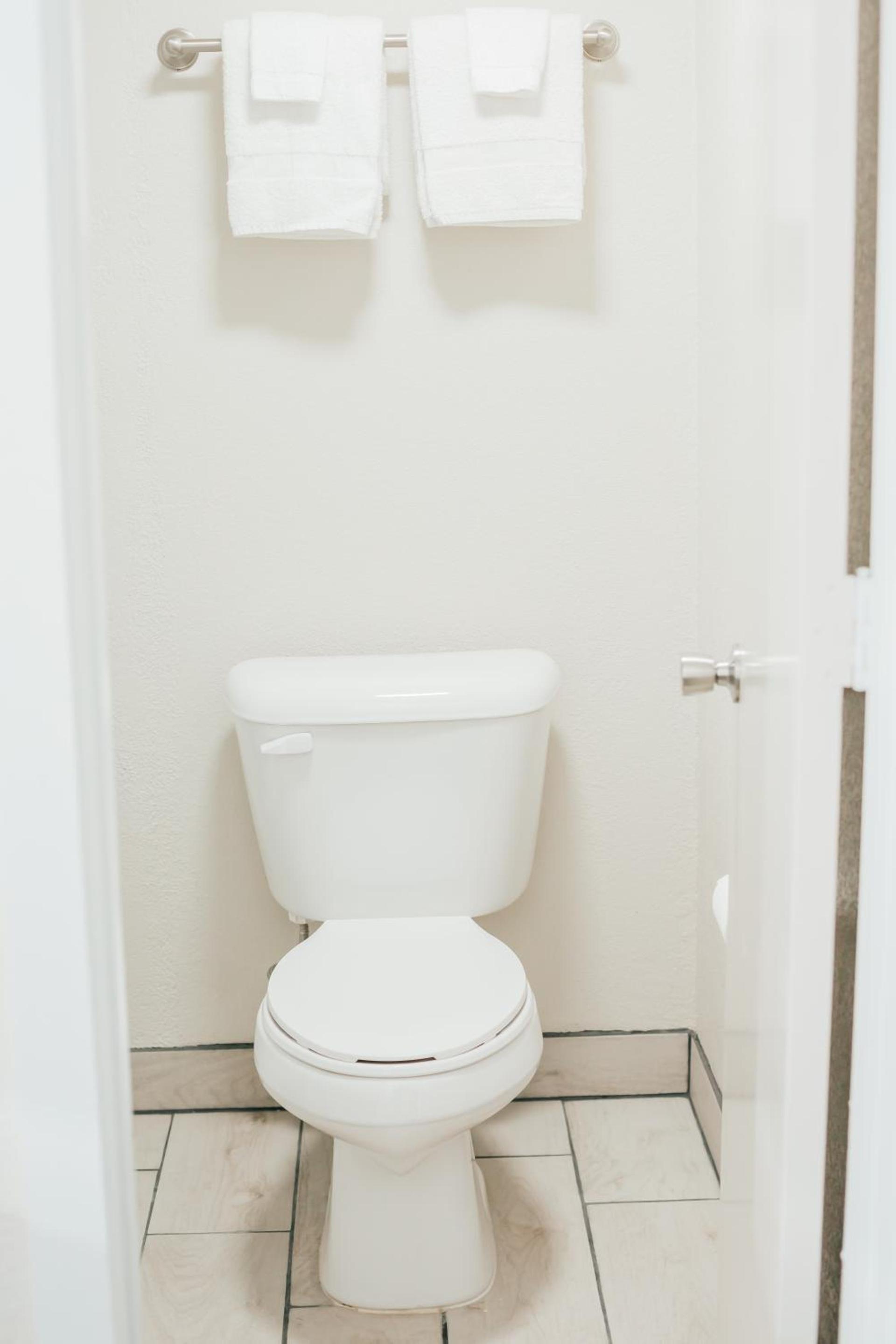Victorian Inn & Suites photo 4