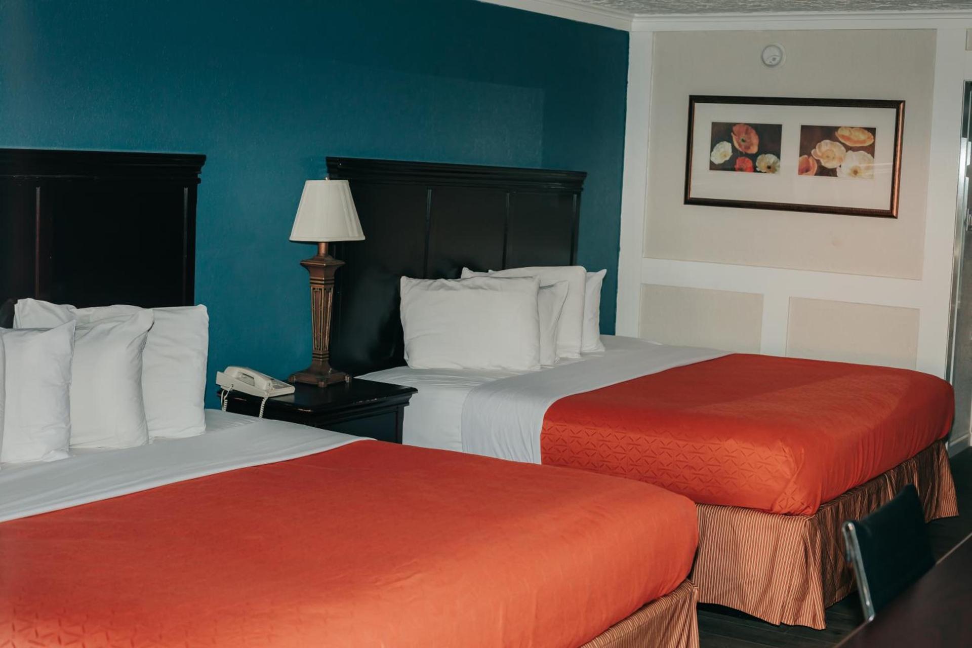 Victorian Inn & Suites photo 14