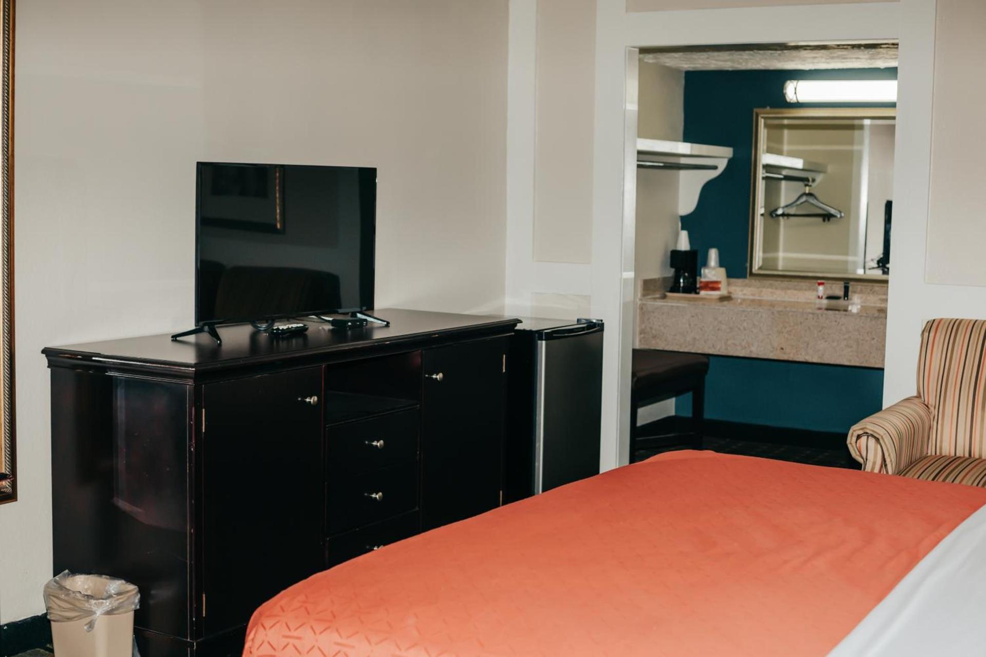 Victorian Inn & Suites photo 6