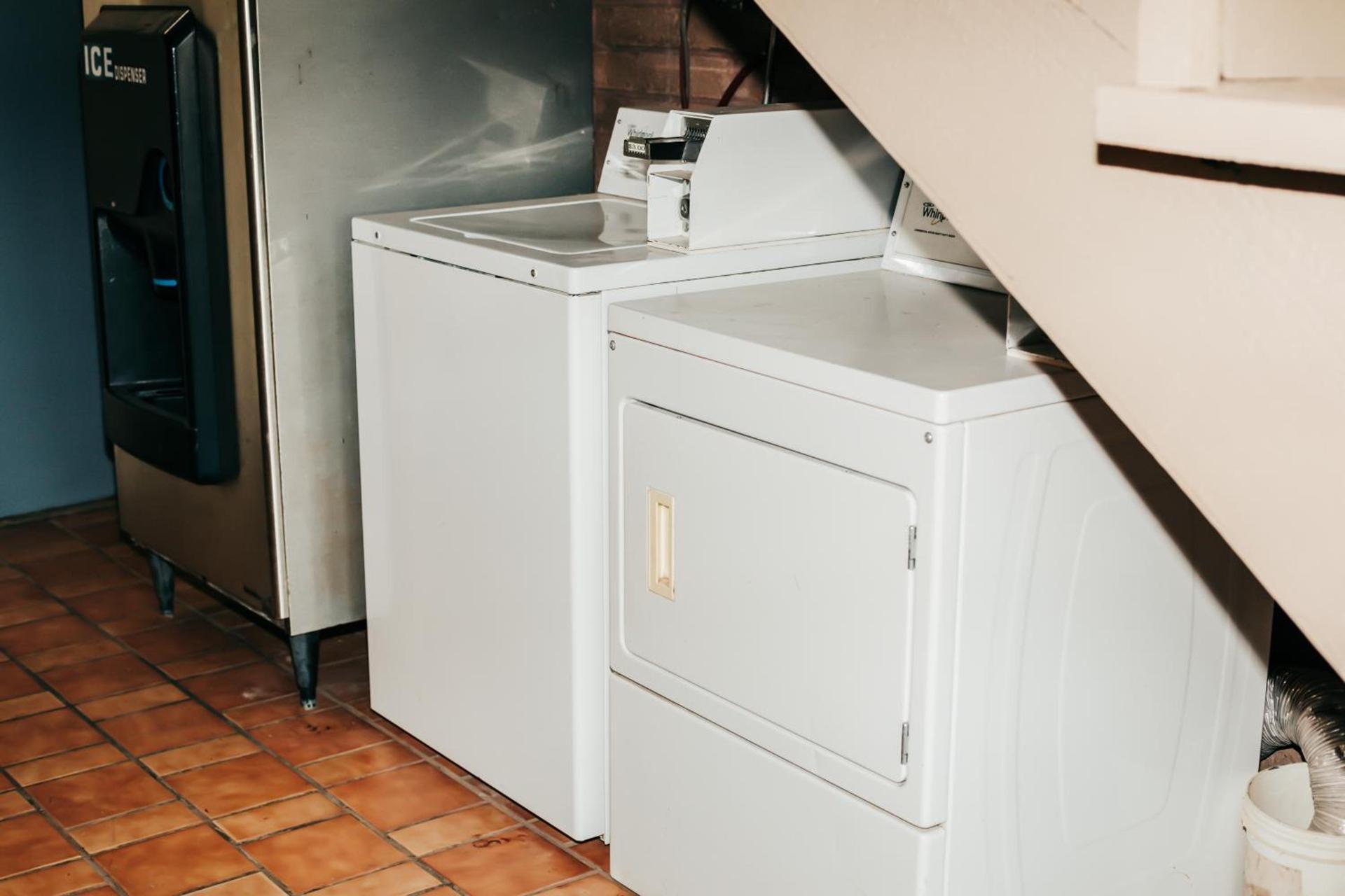 Victorian Inn & Suites photo 9