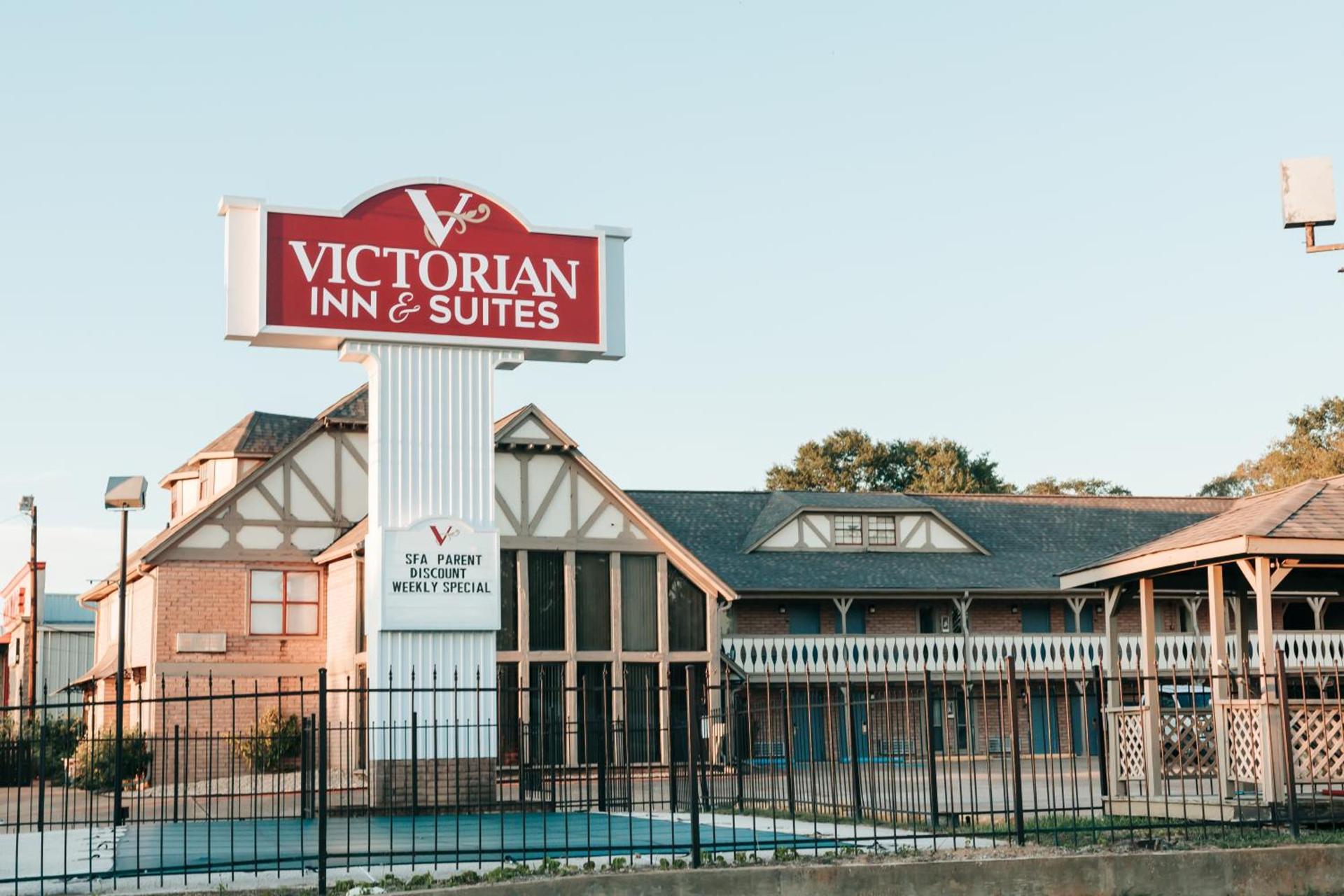 Victorian Inn & Suites photo 7