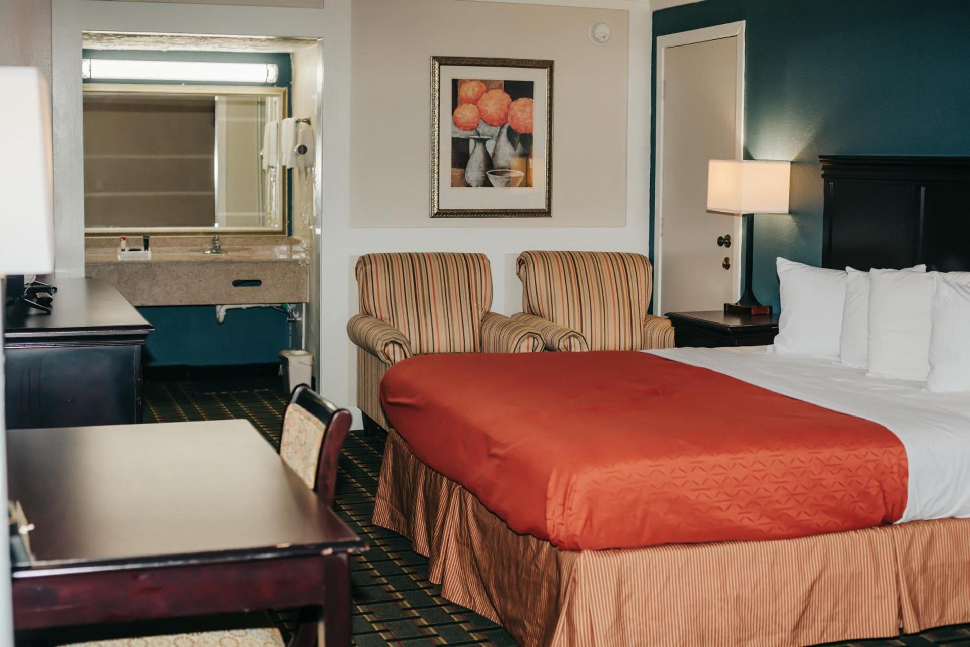 Victorian Inn & Suites photo 13