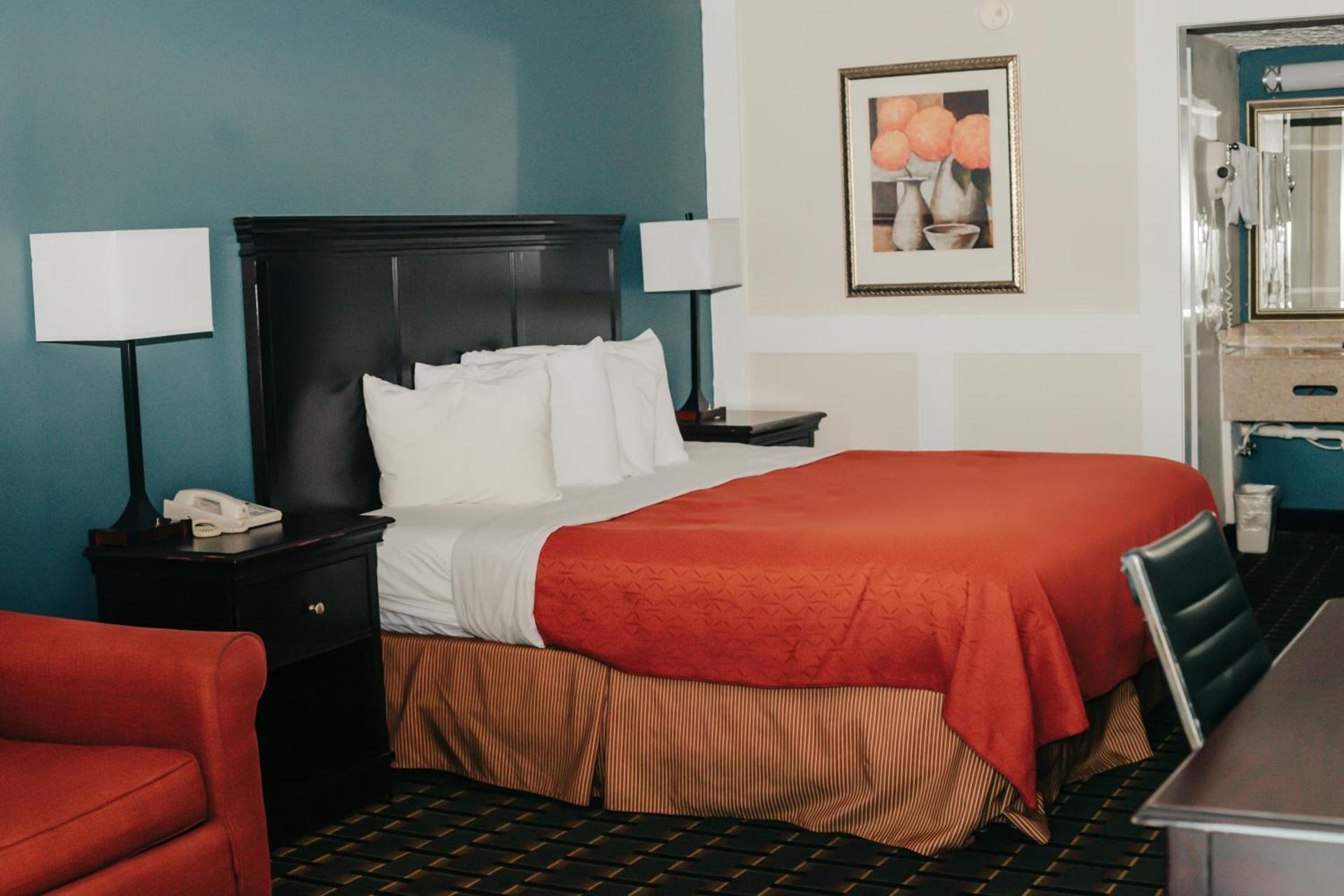 Victorian Inn & Suites photo 16