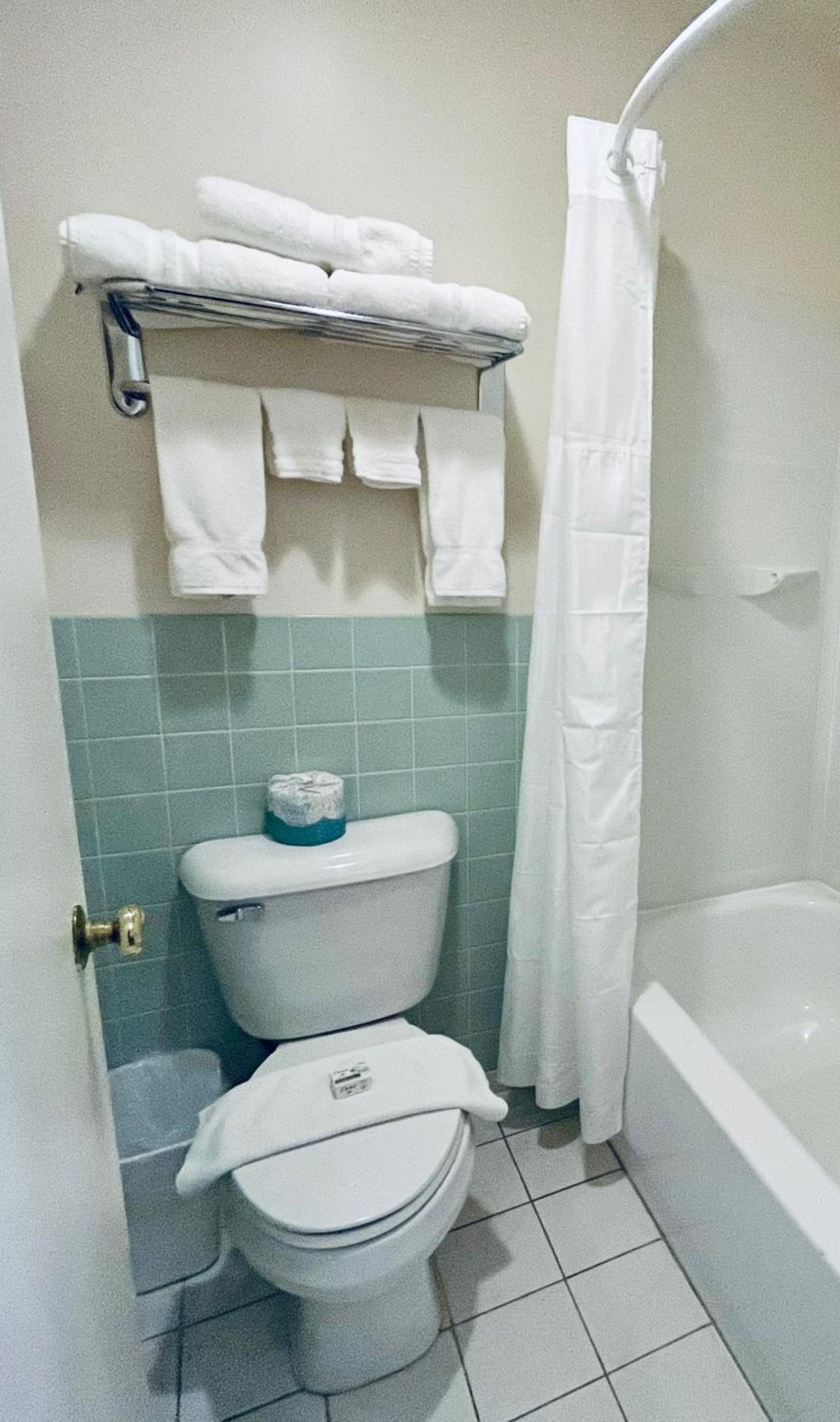 Americas Best Value Inn Wall photo 48