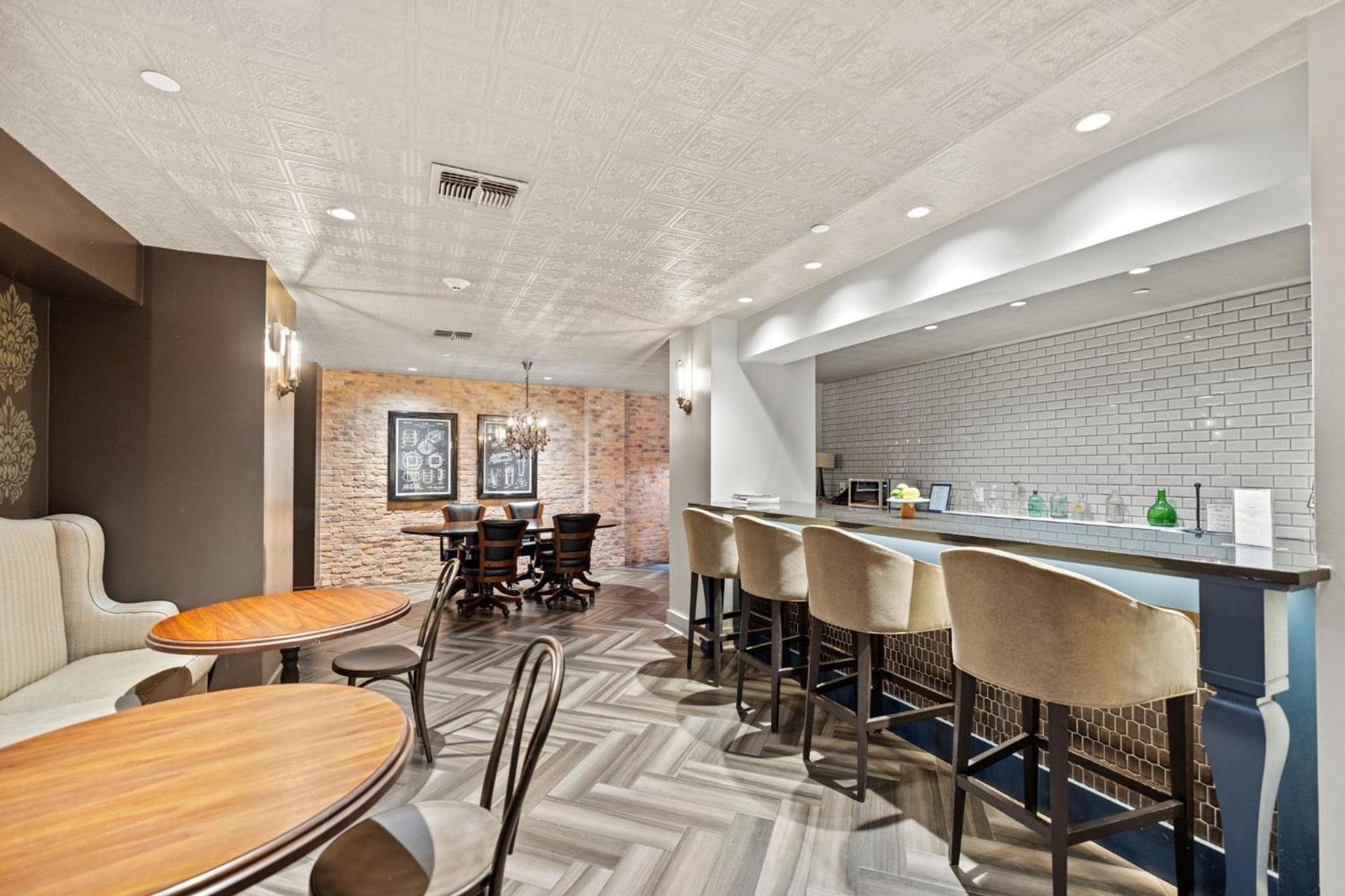 The Maverick, powered by Placemakr - River Walk photo 12
