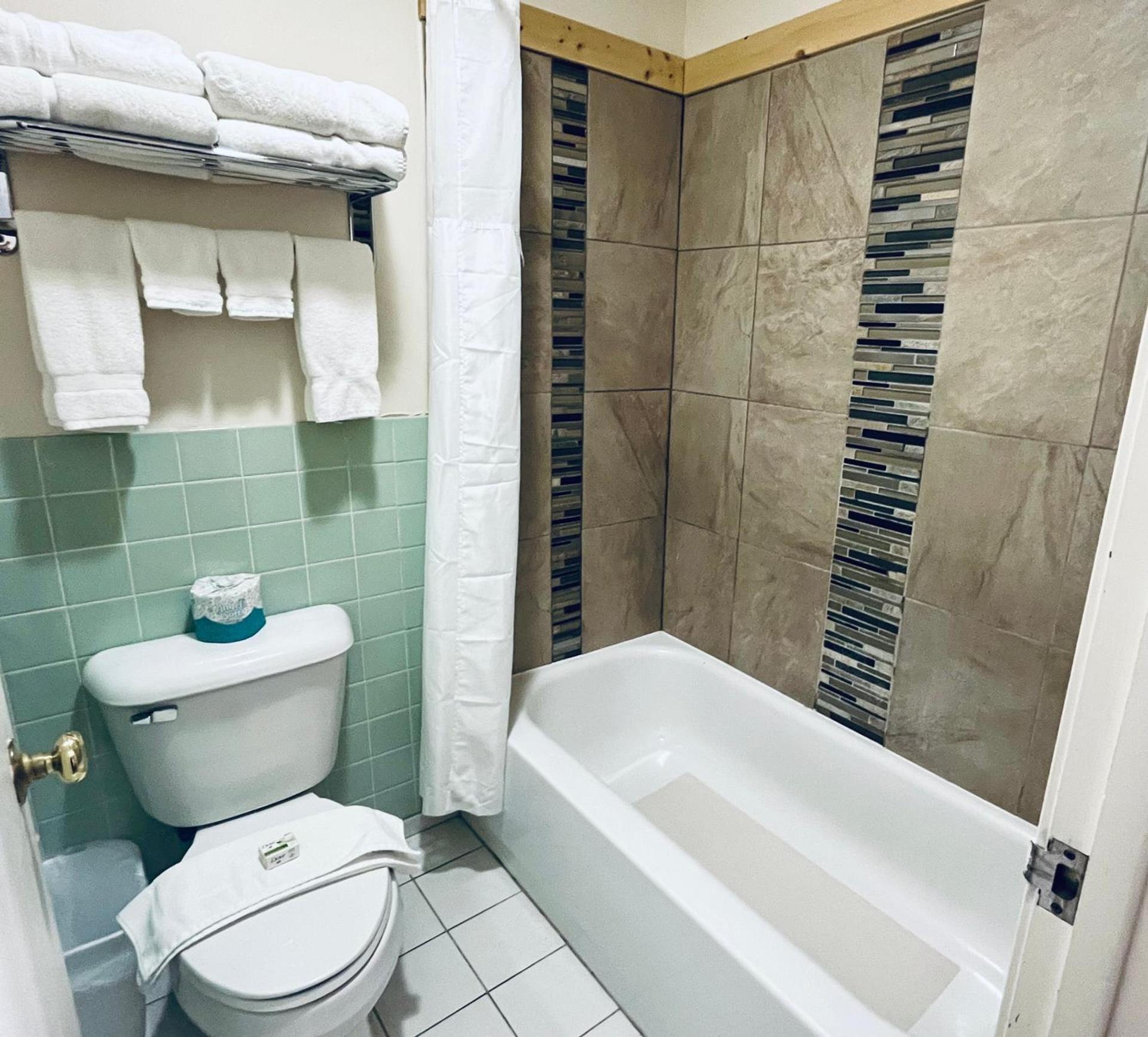 Americas Best Value Inn Wall photo 44
