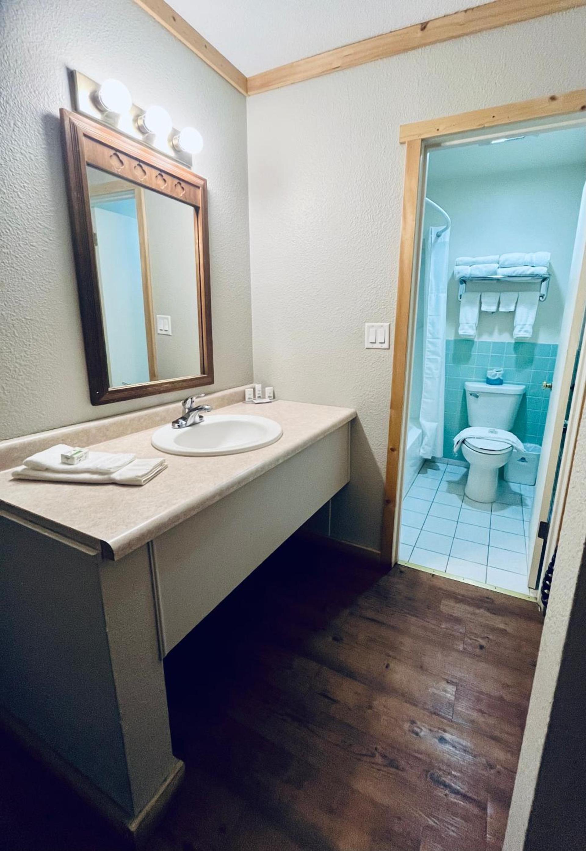 Americas Best Value Inn Wall photo 45