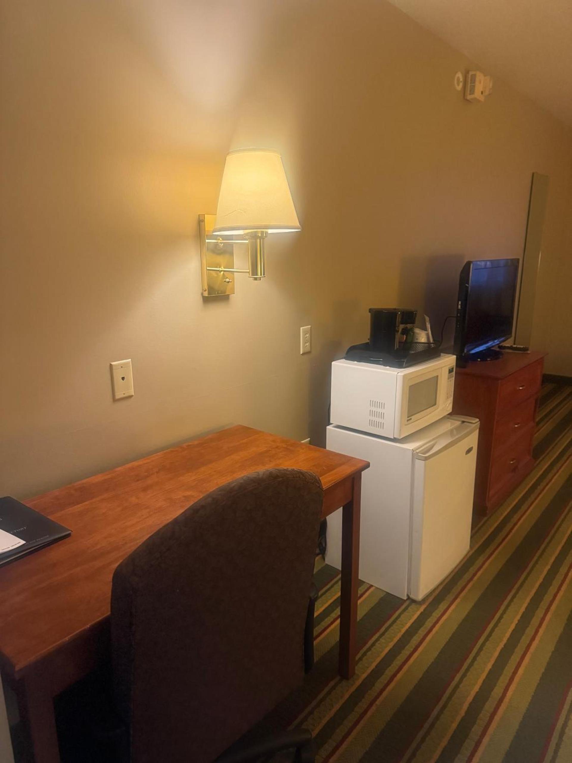 Super 8 by Wyndham Sparta photo 35