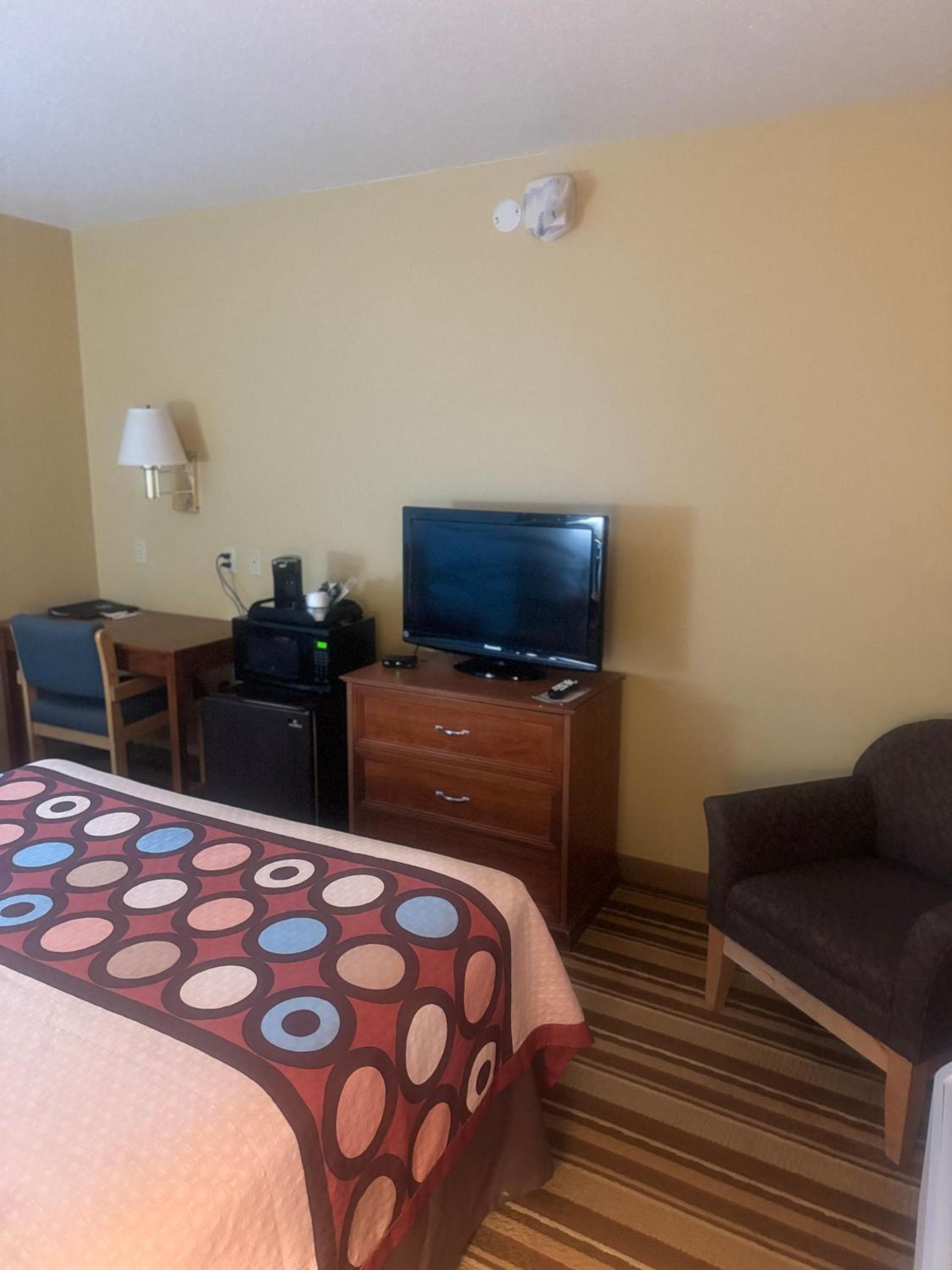 Super 8 by Wyndham Sparta photo 43