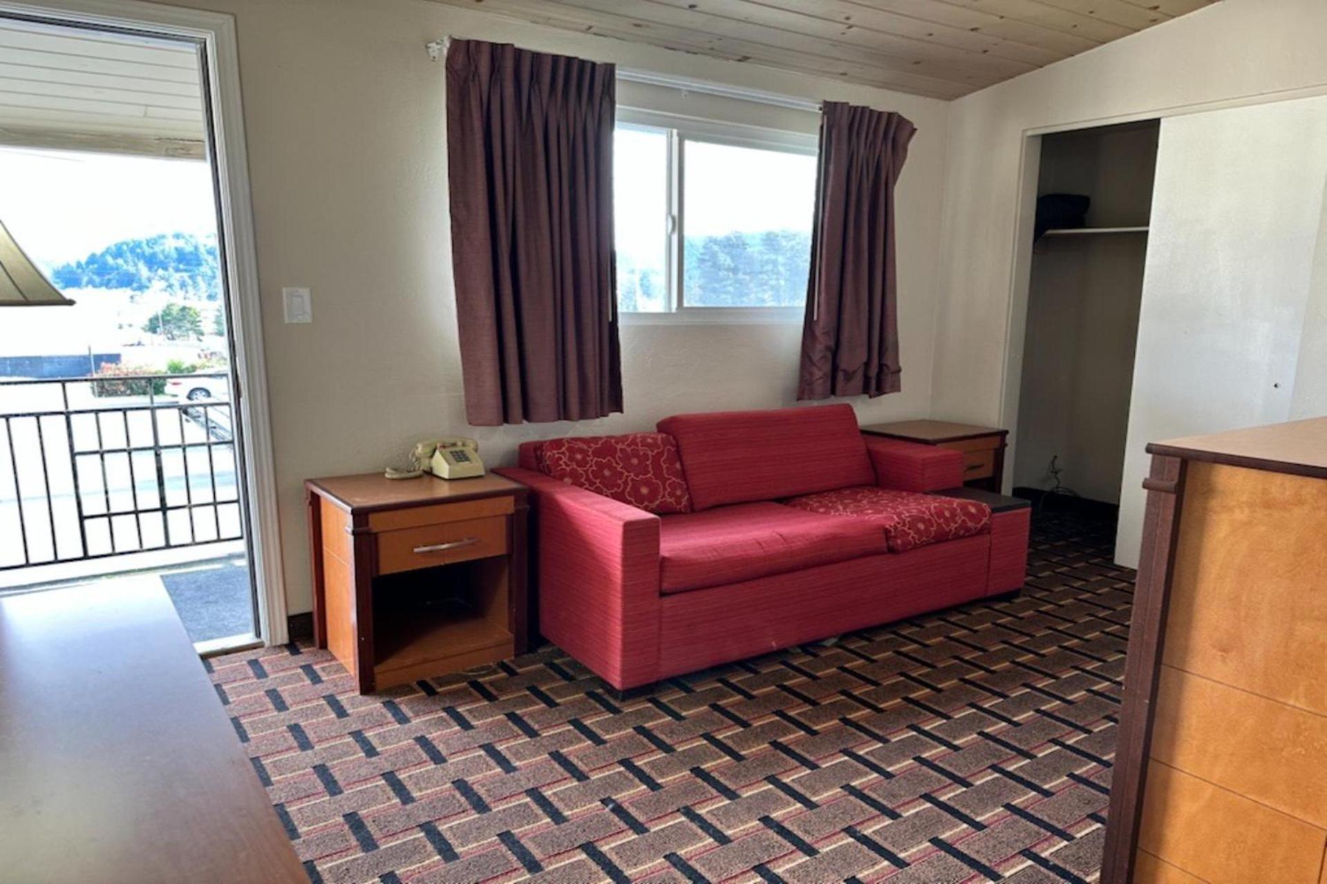 Anchor Bay Inn near Winchester Bay photo 17