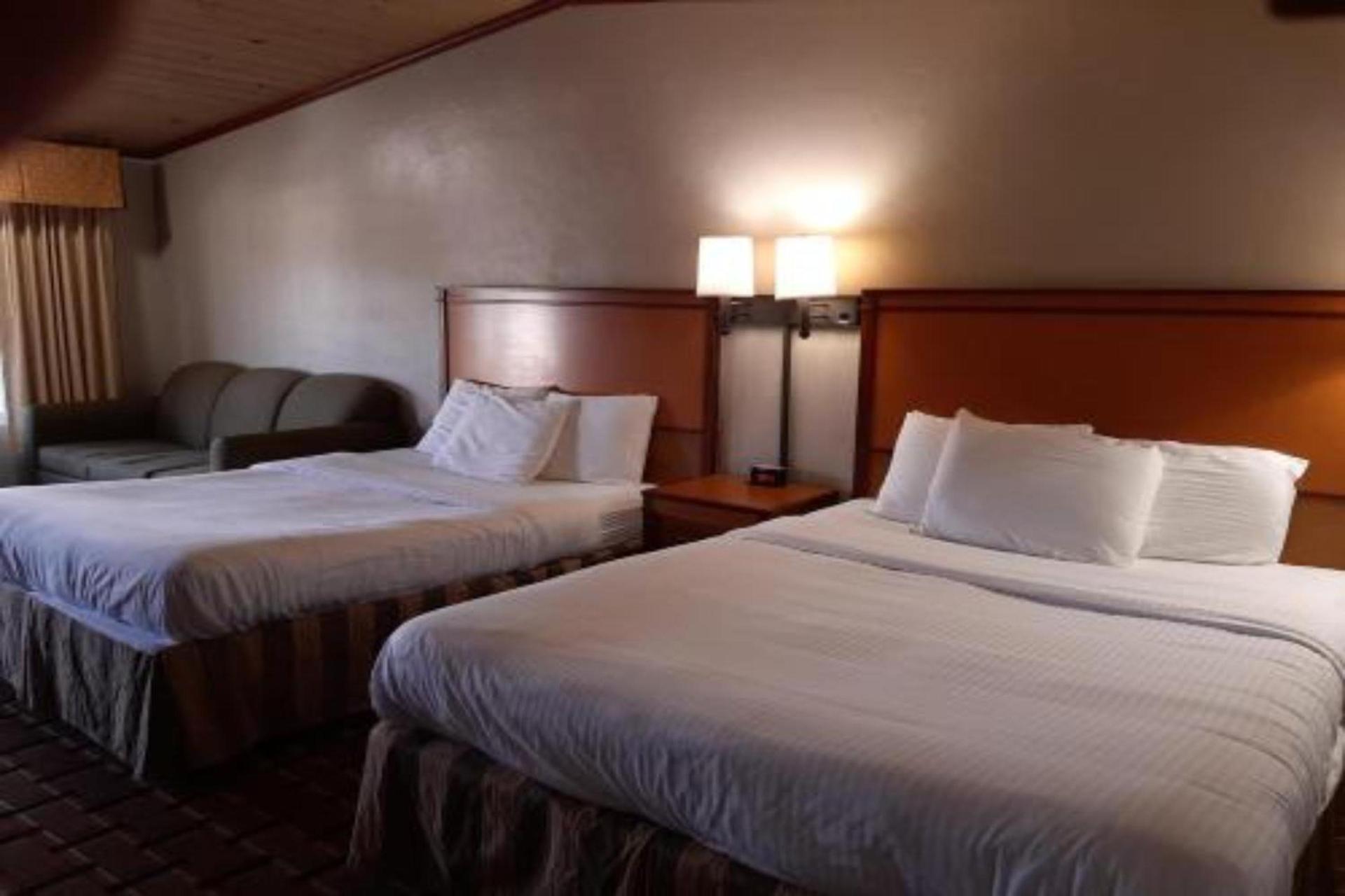 Anchor Bay Inn near Winchester Bay photo 23