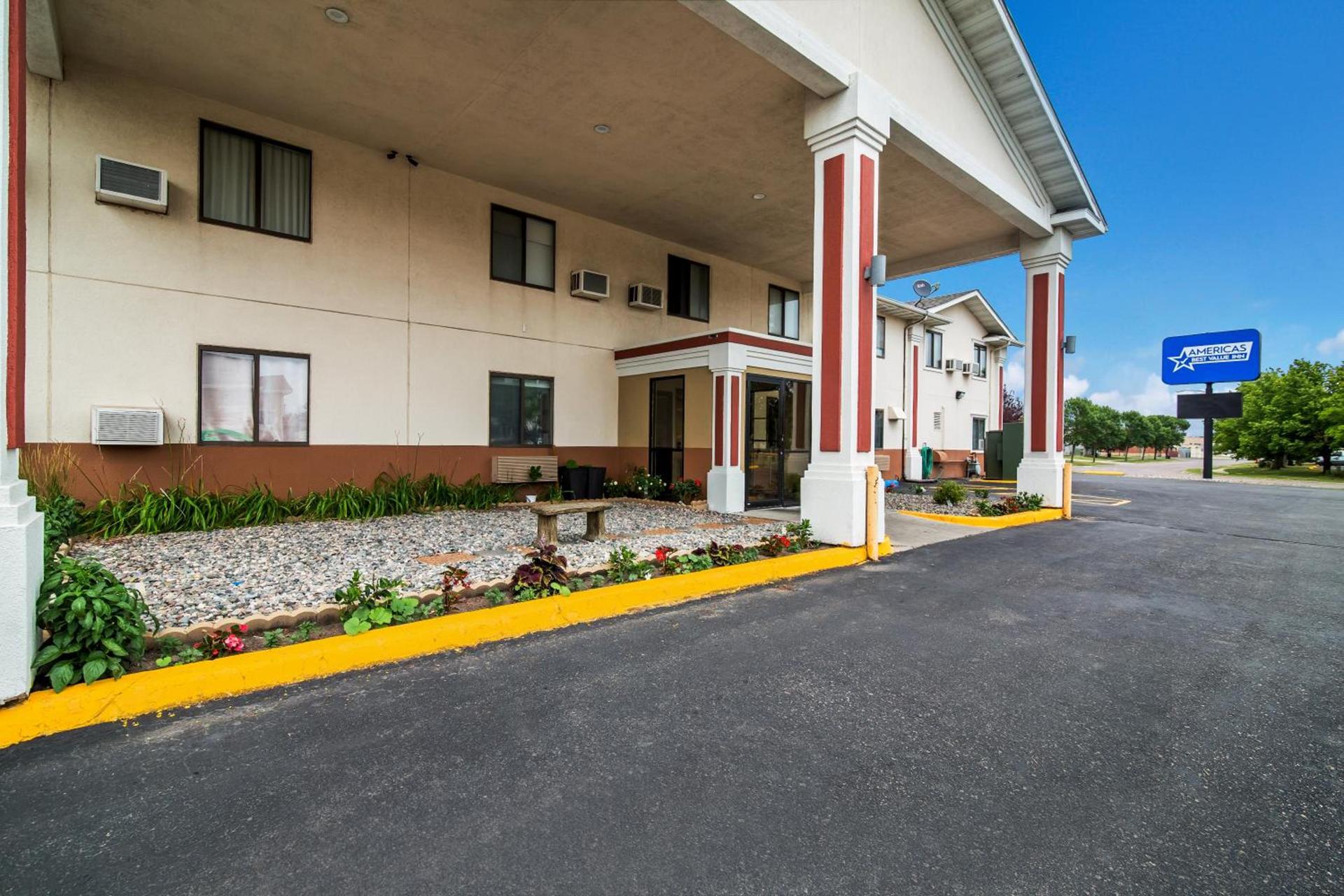 Americas Best Value Inn Fargo photo 32