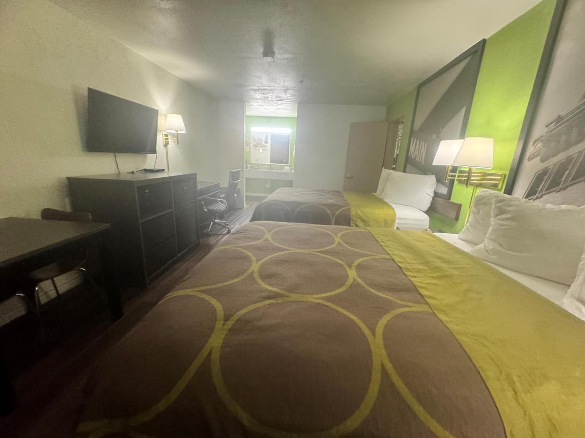 Super 8 by Wyndham Jasper TX photo 61