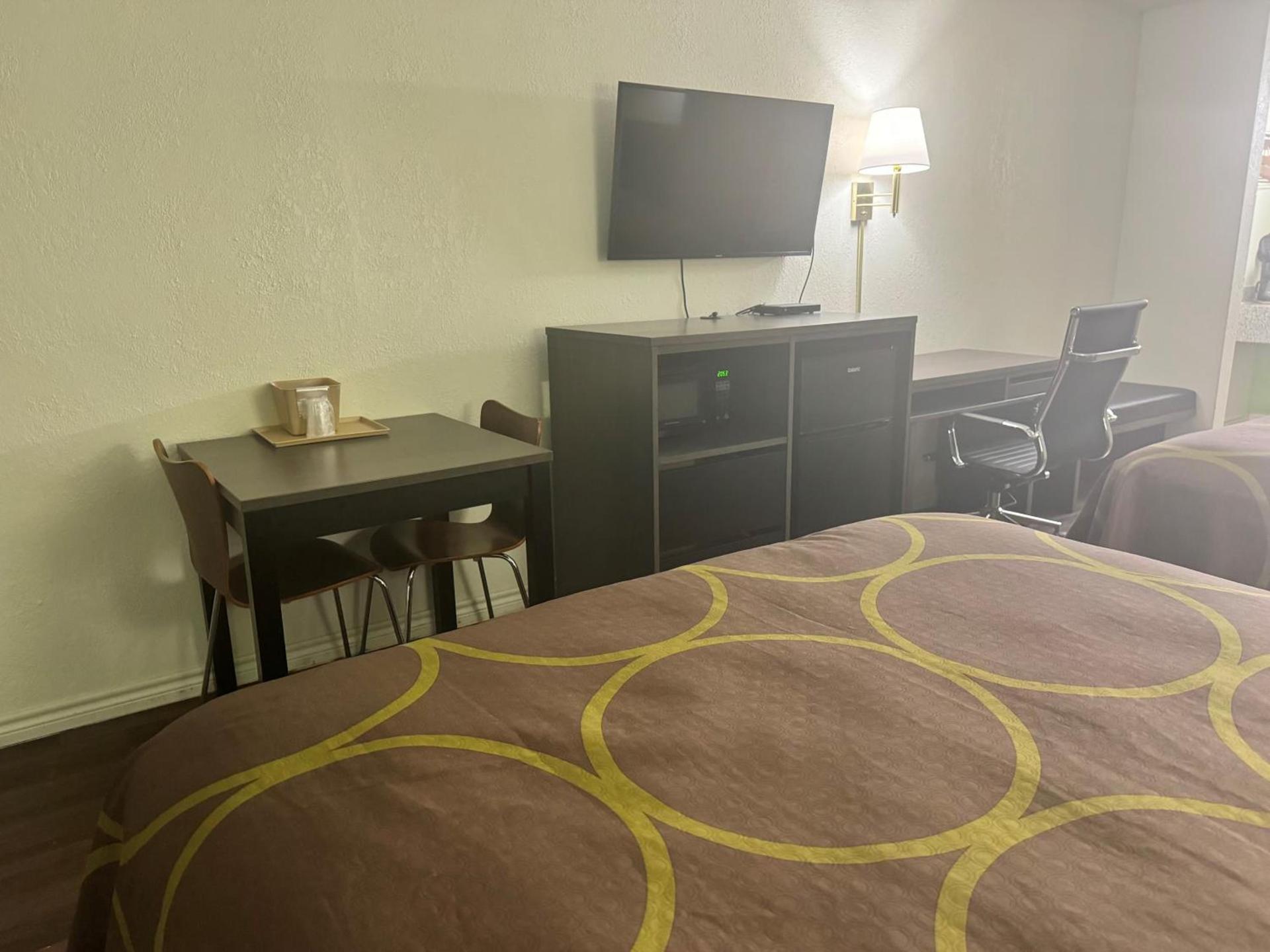 Super 8 by Wyndham Jasper TX photo 58