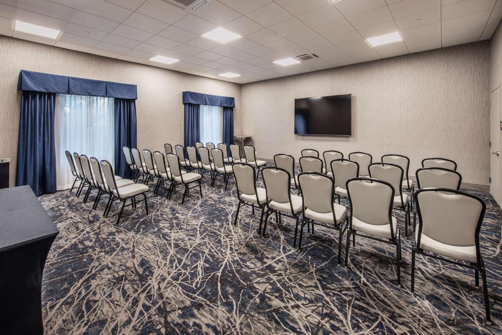 DoubleTree by Hilton Monroe Township Cranbury photo 24