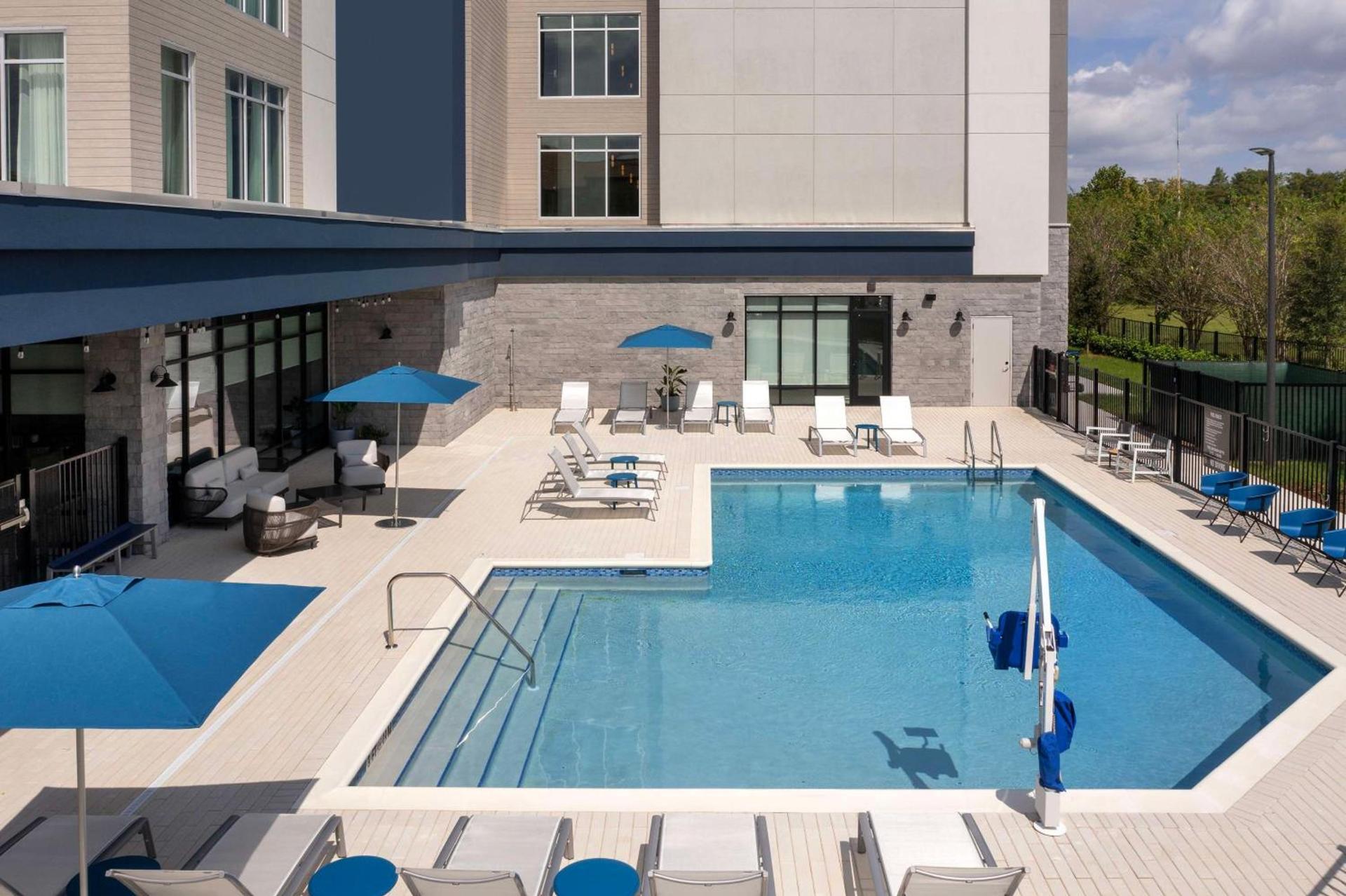 Hampton Inn Orlando Southeast Nona photo 10