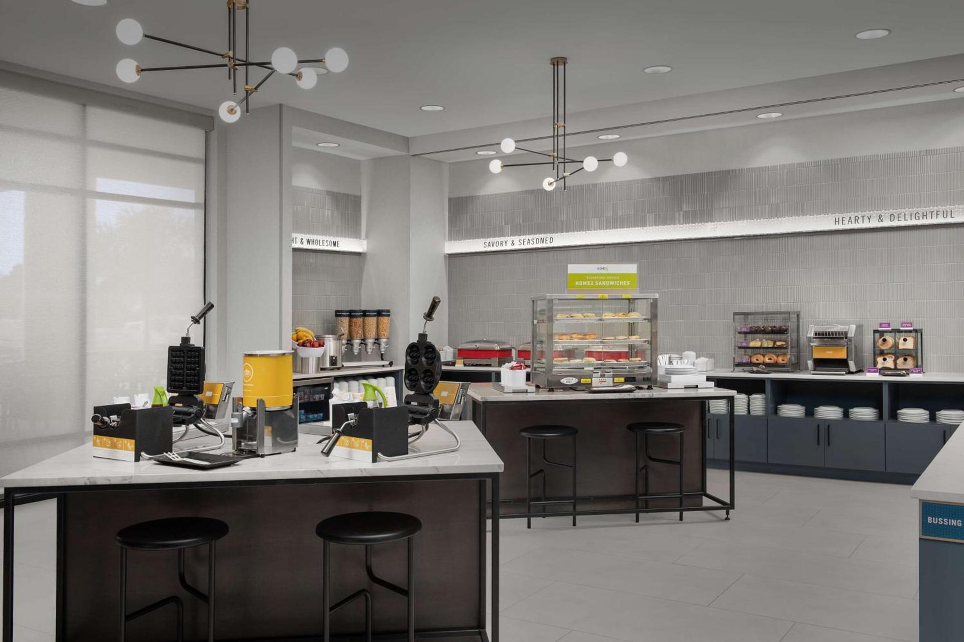 Hampton Inn Orlando Southeast Nona photo 12