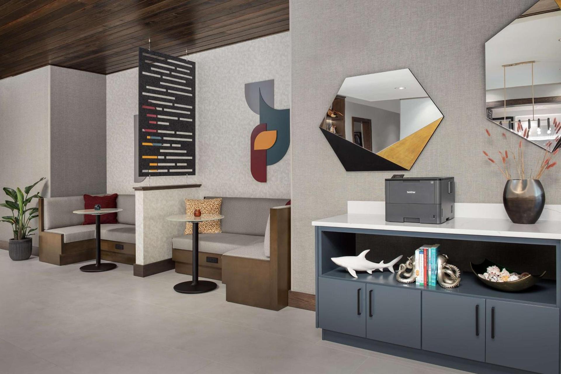 Hampton Inn Orlando Southeast Nona photo 32