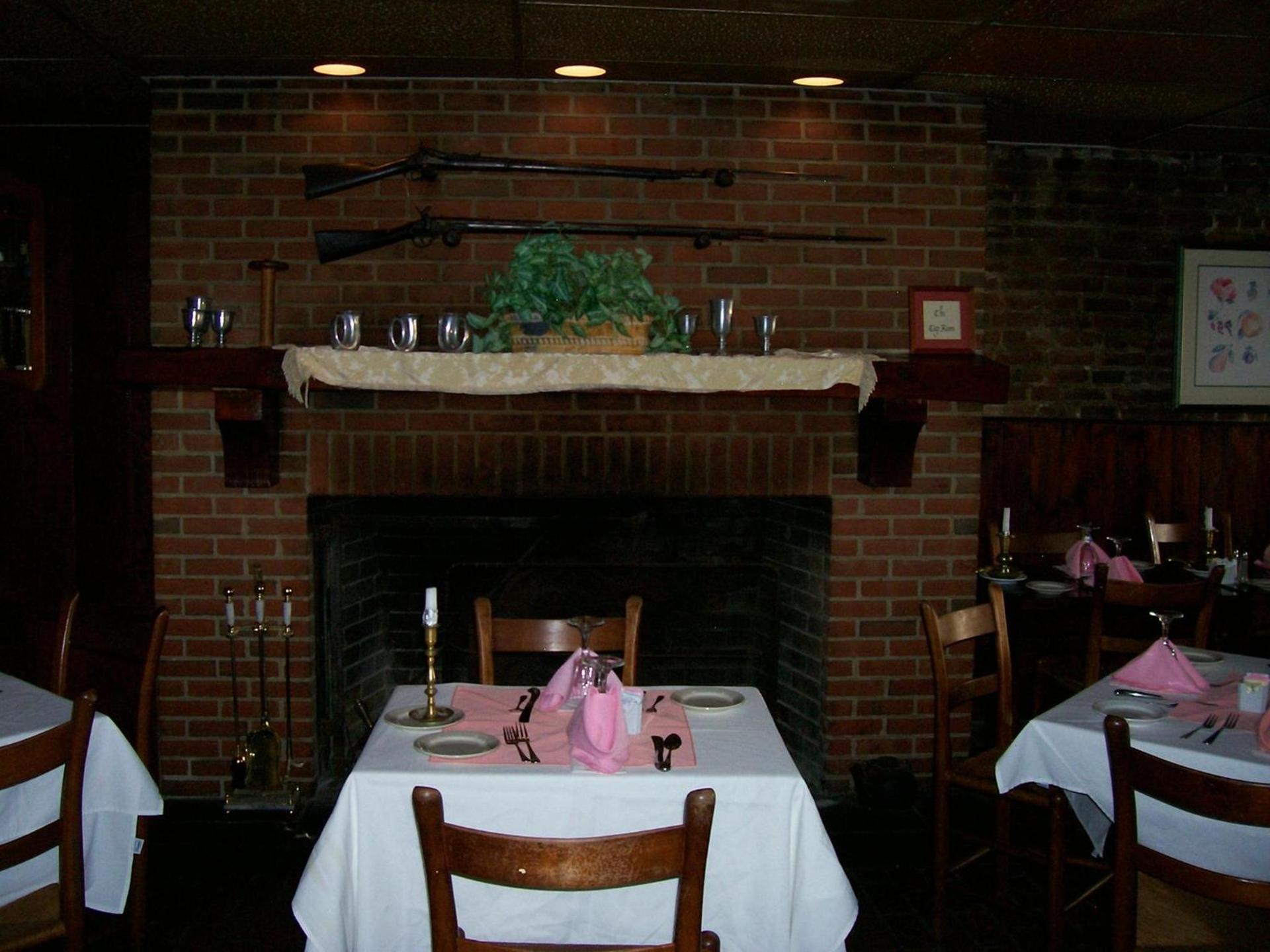 Leesburg Colonial Inn photo 18