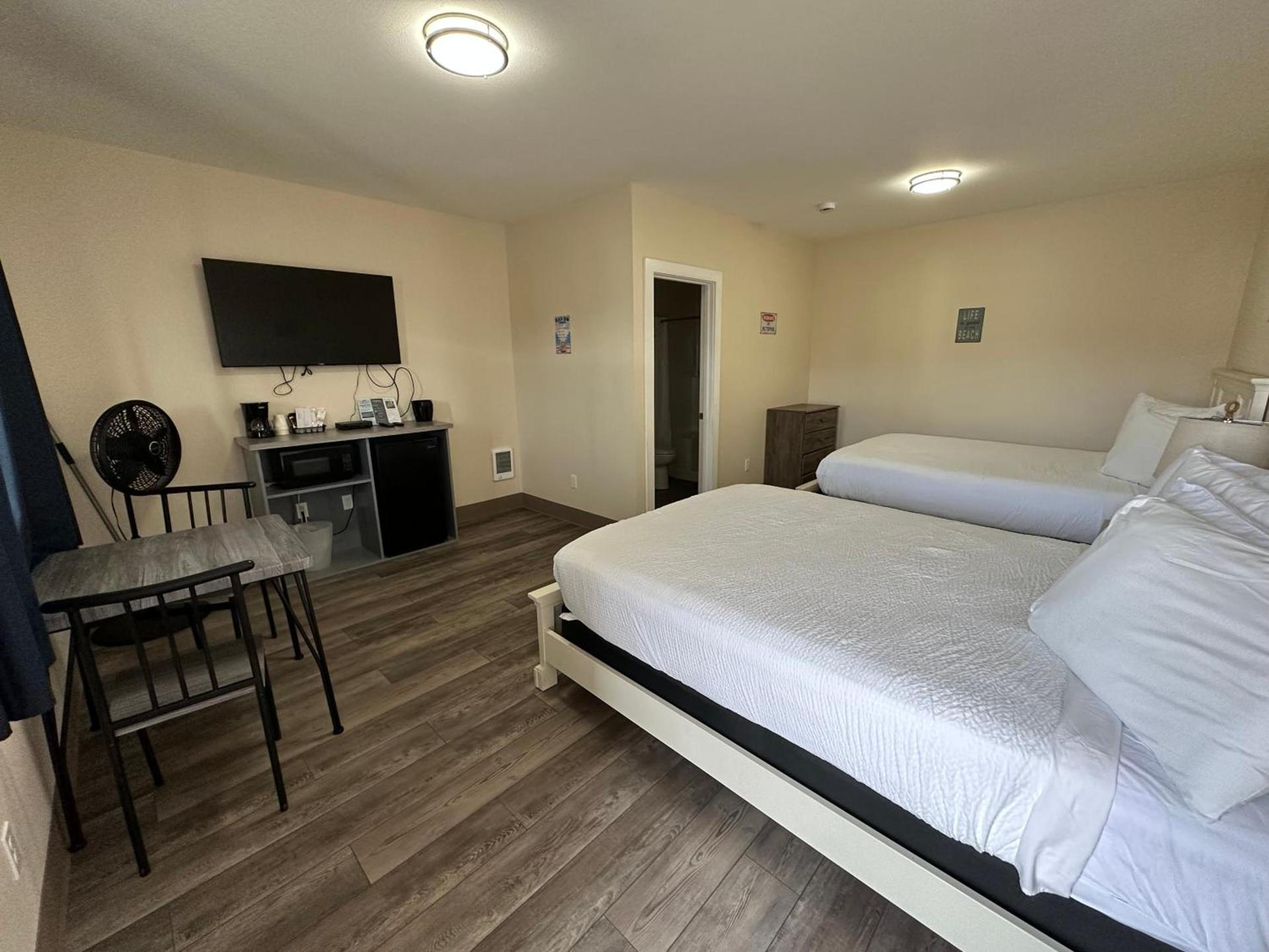 Coastal Inn and Suites photo 16
