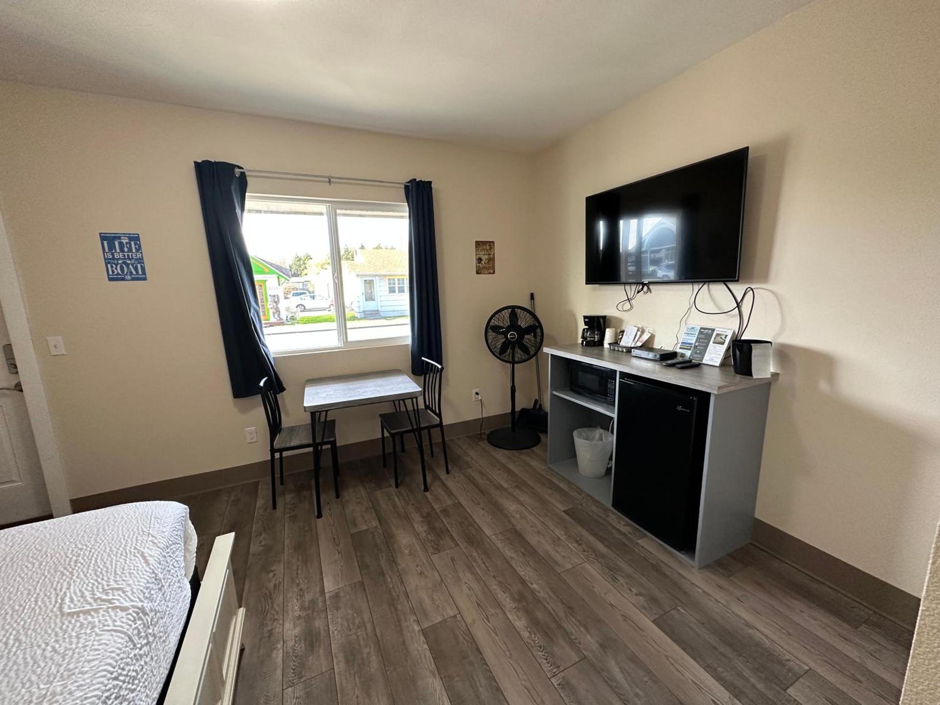 Coastal Inn and Suites photo 17
