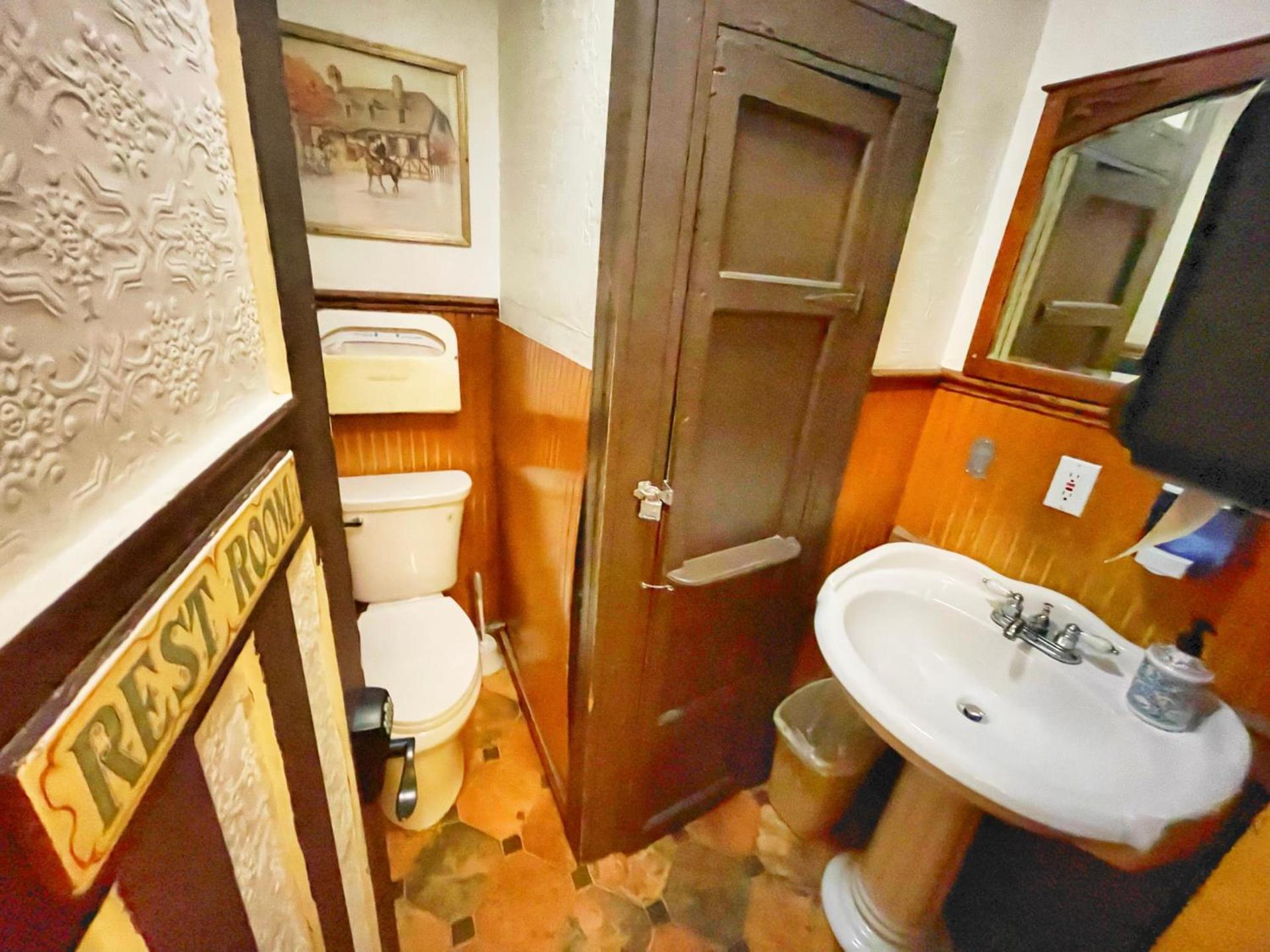 Alaskan Hotel and Bar photo 37