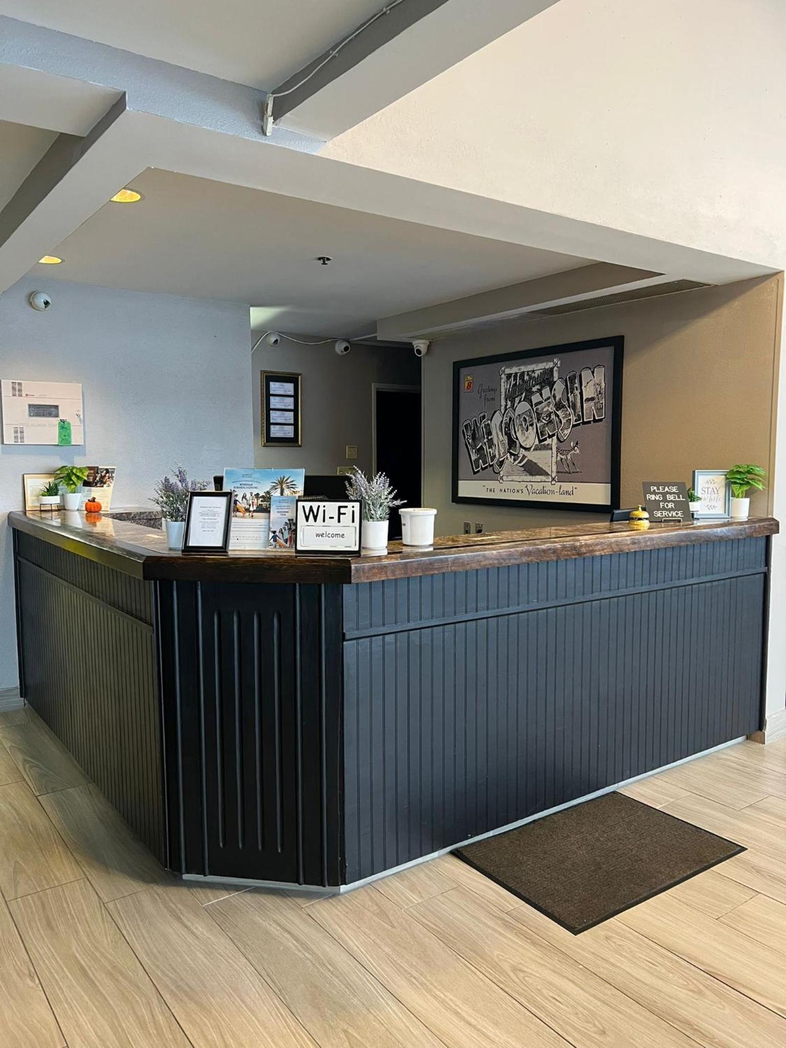 Super 8 by Wyndham Watertown WI photo 25