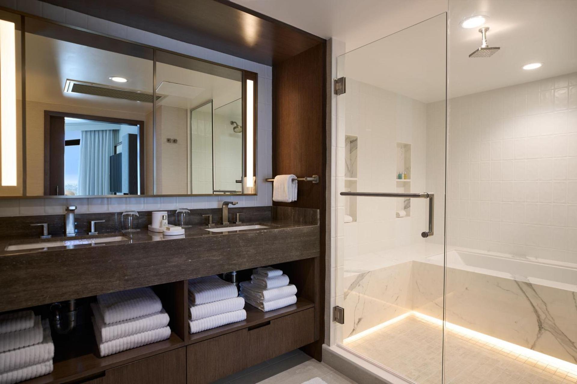 VEA Newport Beach, a Marriott Resort & Spa photo 68
