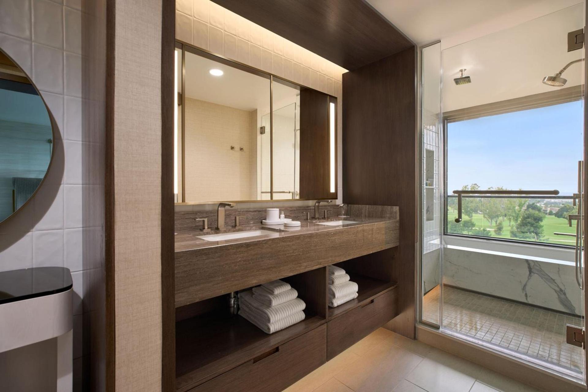 VEA Newport Beach, a Marriott Resort & Spa photo 64