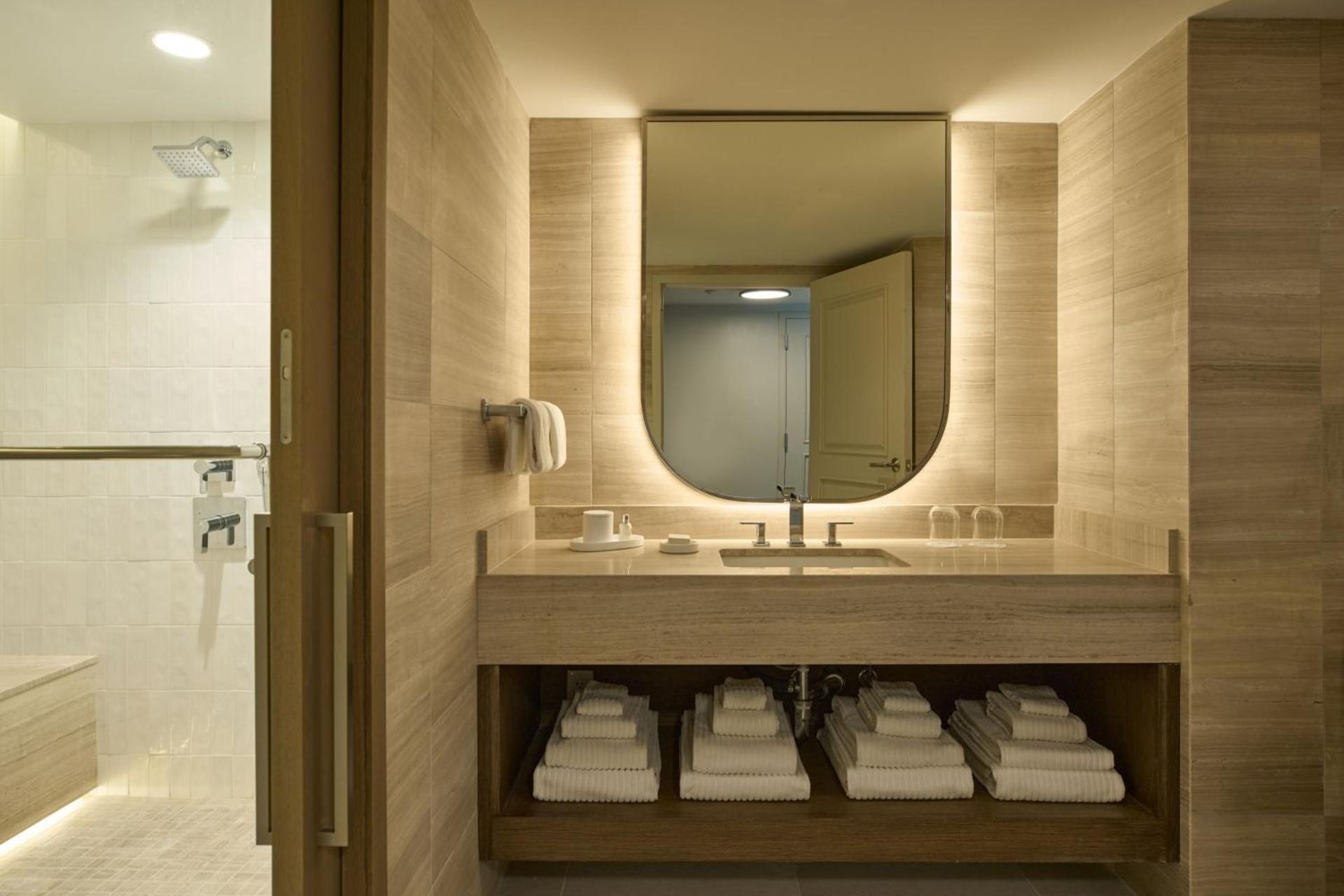 VEA Newport Beach, a Marriott Resort & Spa photo 63