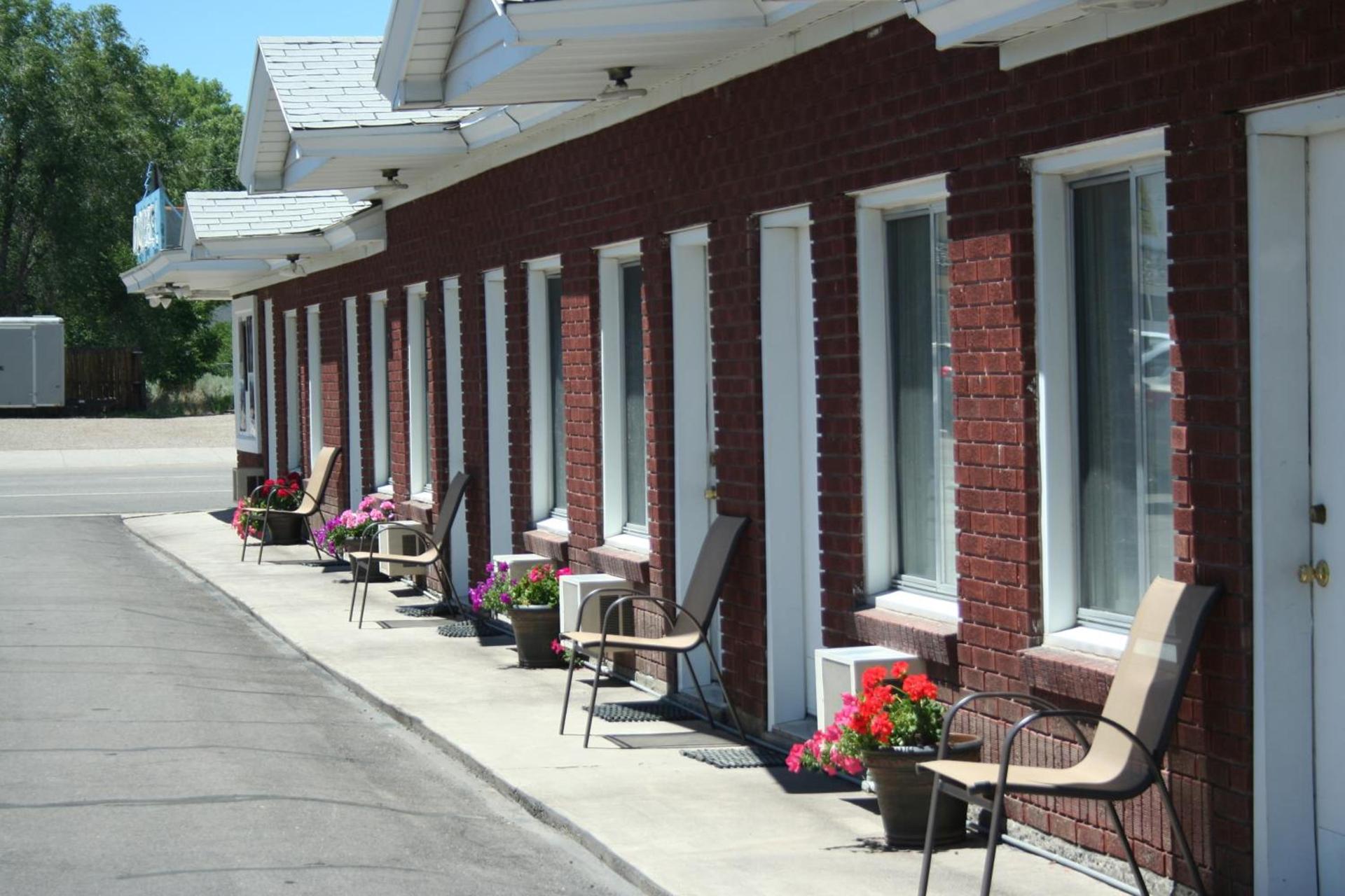 Blue Pine Motel photo 2