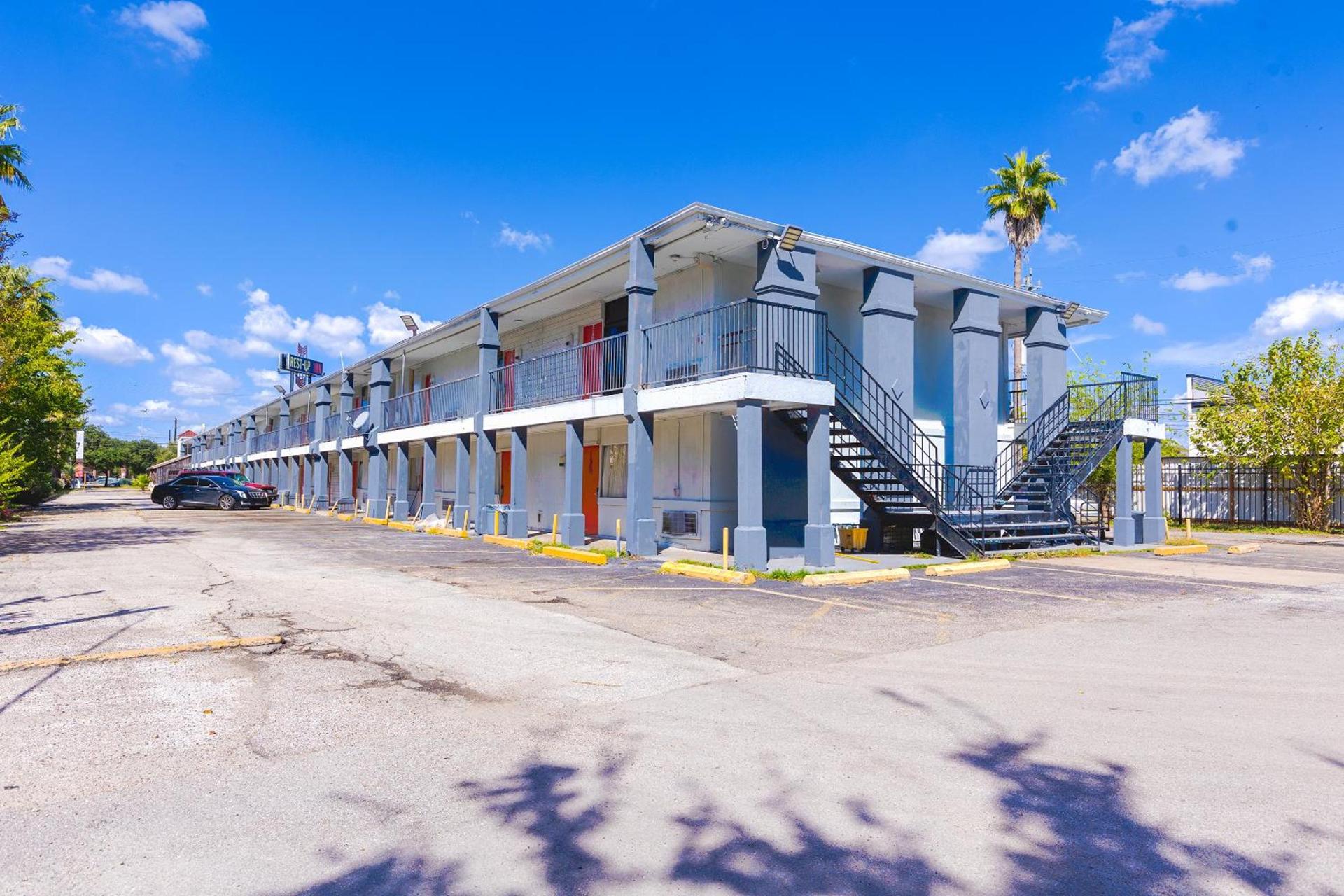 OYO Hotel Houston, TX near Medical Center NRG Stadium photo 2