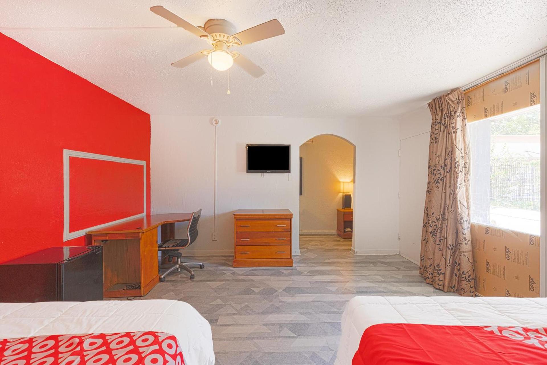 OYO Hotel Houston, TX near Medical Center NRG Stadium photo 20