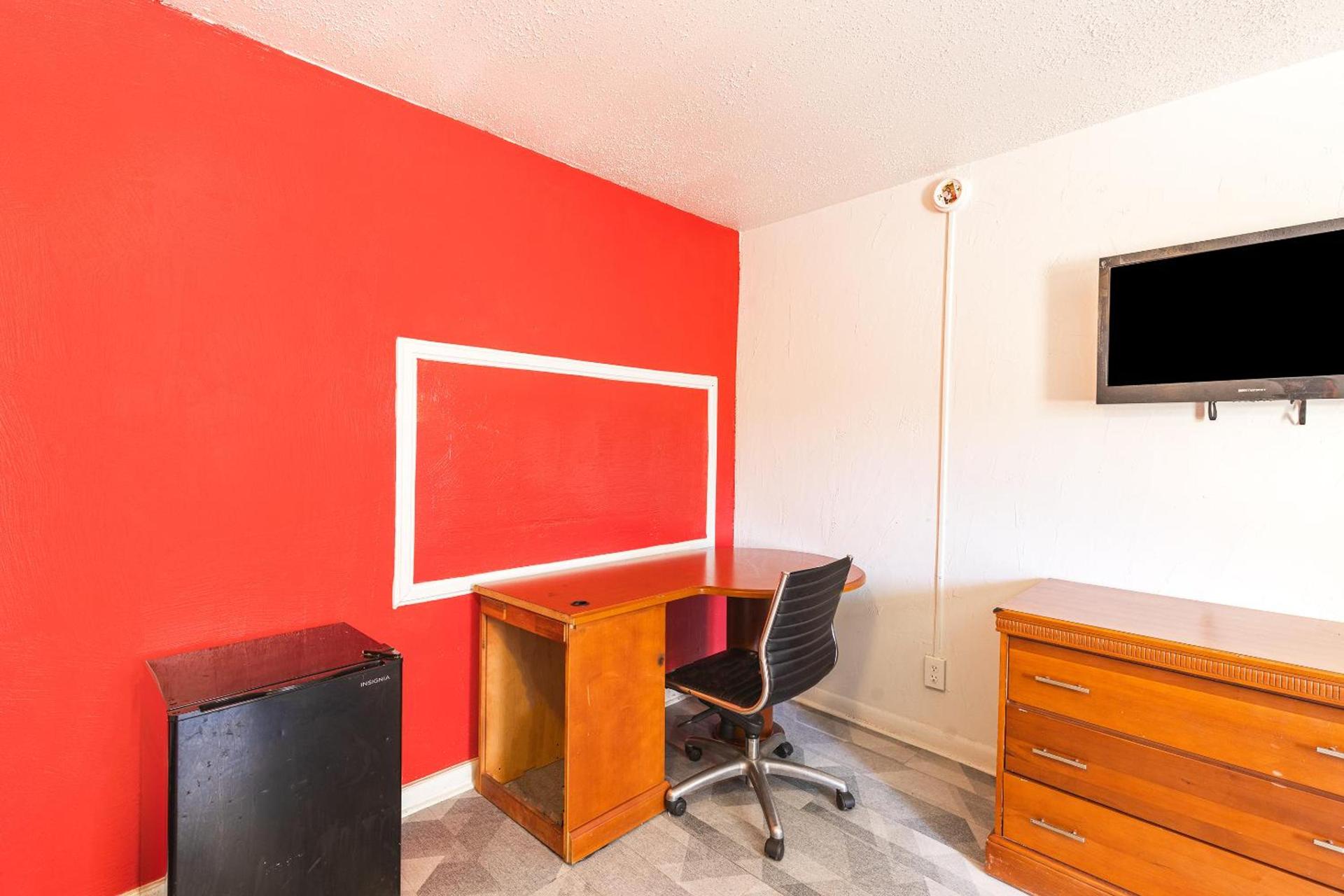 OYO Hotel Houston, TX near Medical Center NRG Stadium photo 19