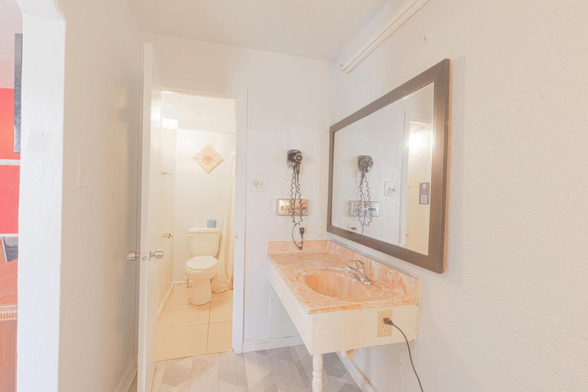 OYO Hotel Houston, TX near Medical Center NRG Stadium photo 24