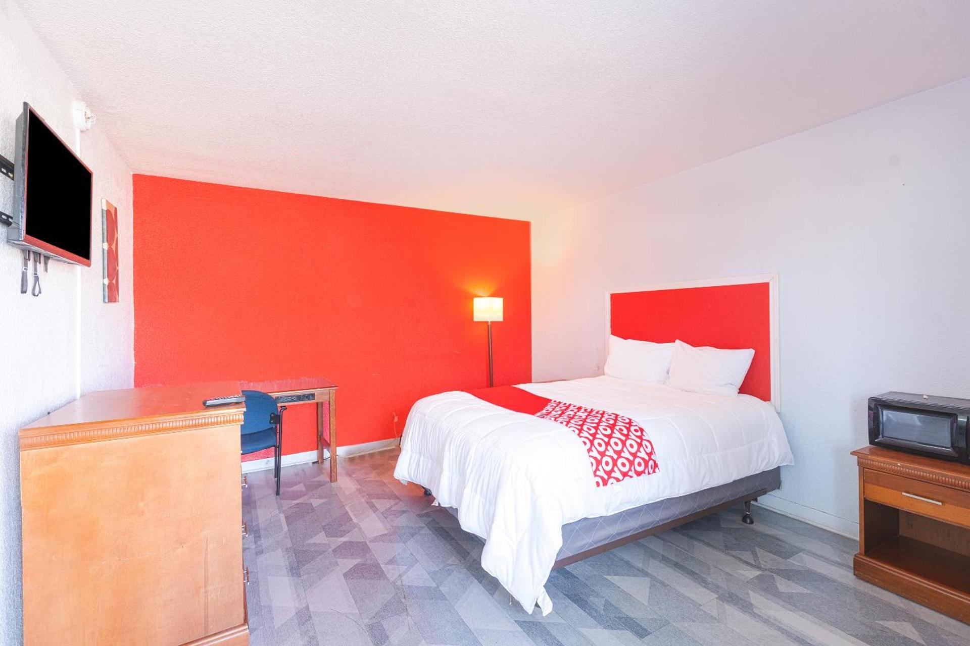 OYO Hotel Houston, TX near Medical Center NRG Stadium photo 7