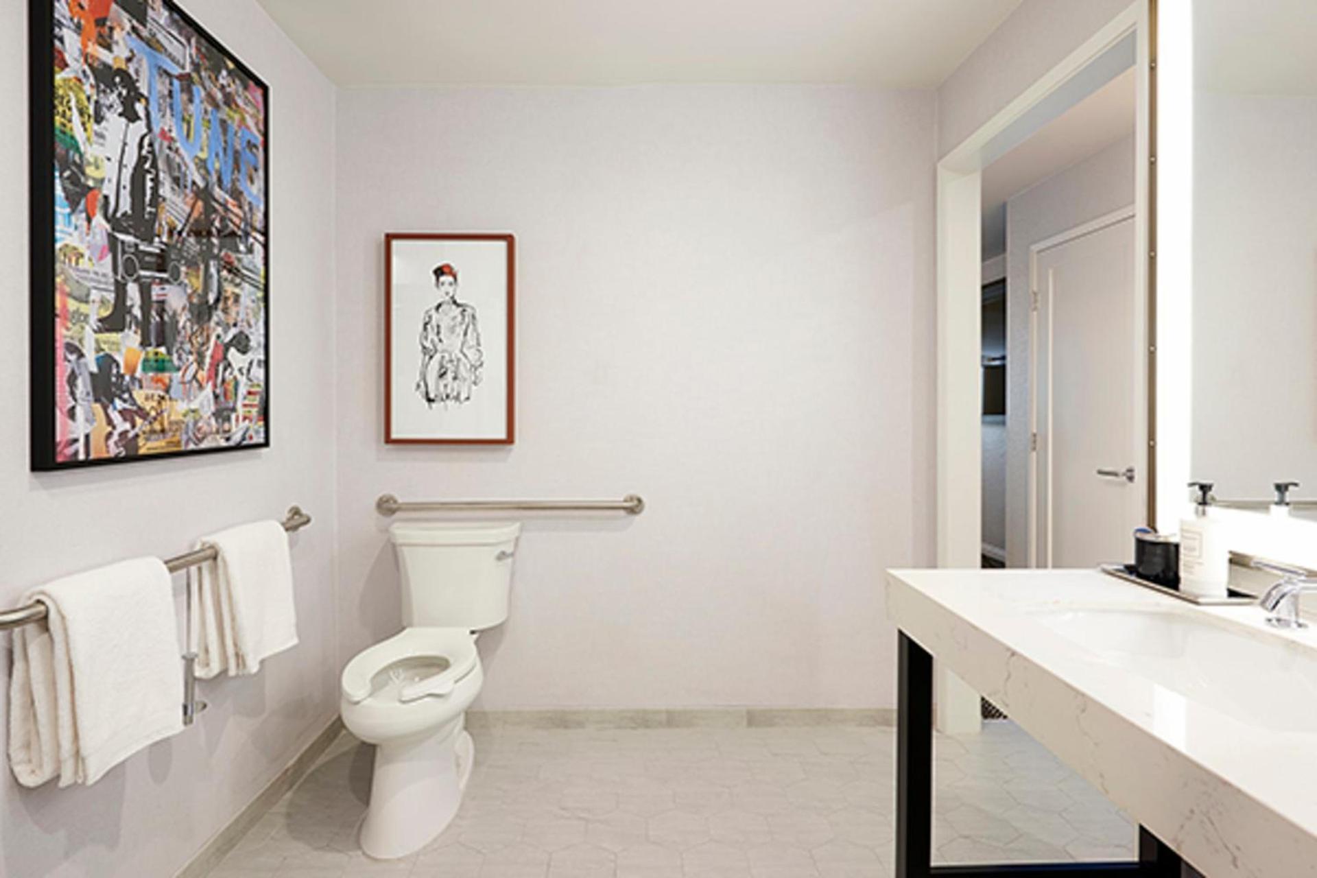 Montrose at Beverly Hills photo 42