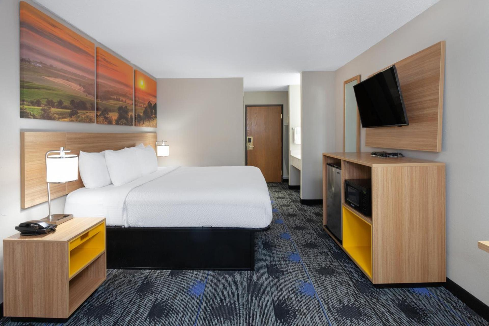 Days Inn by Wyndham Wooster photo 35