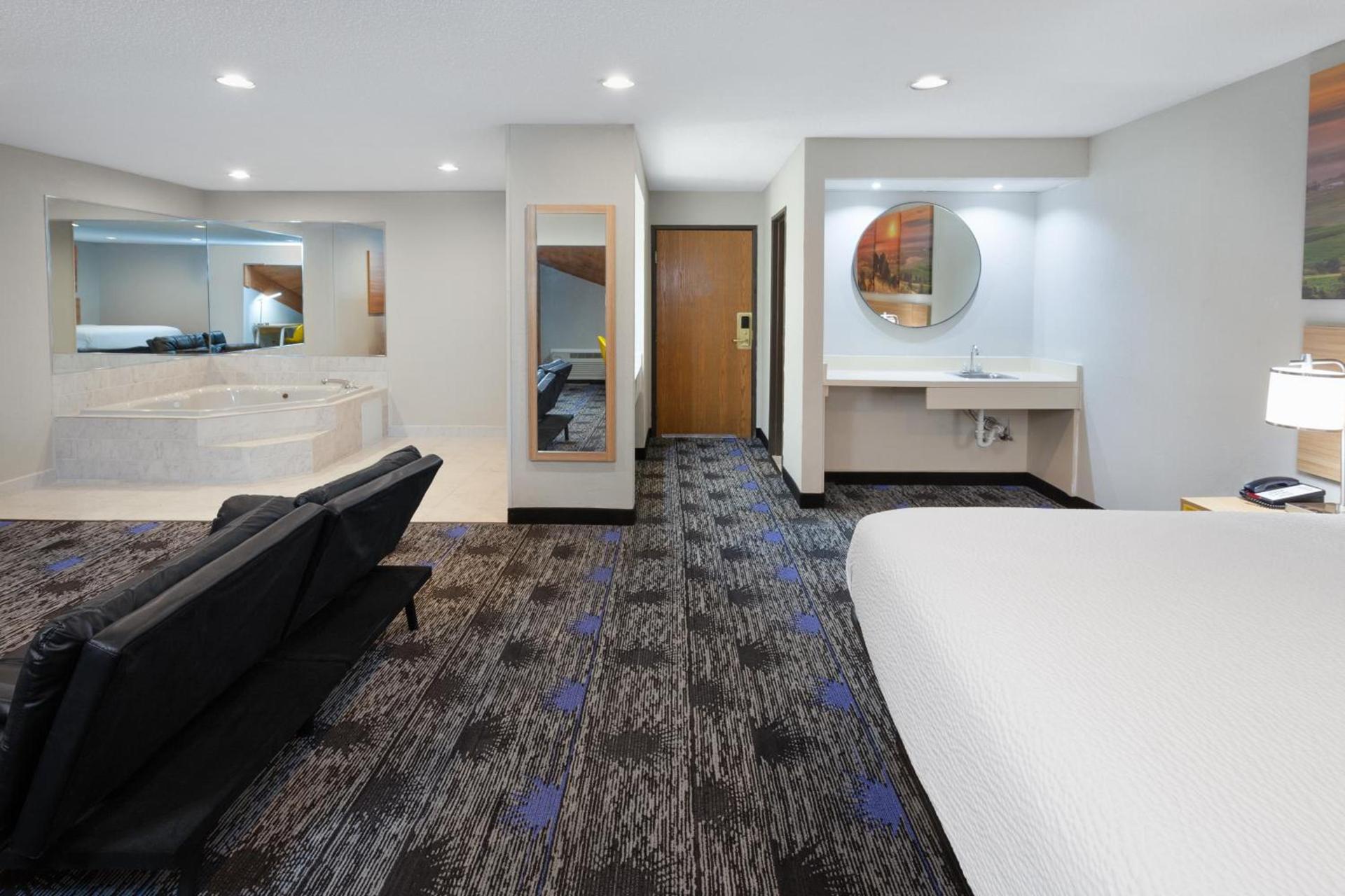 Days Inn by Wyndham Wooster photo 42