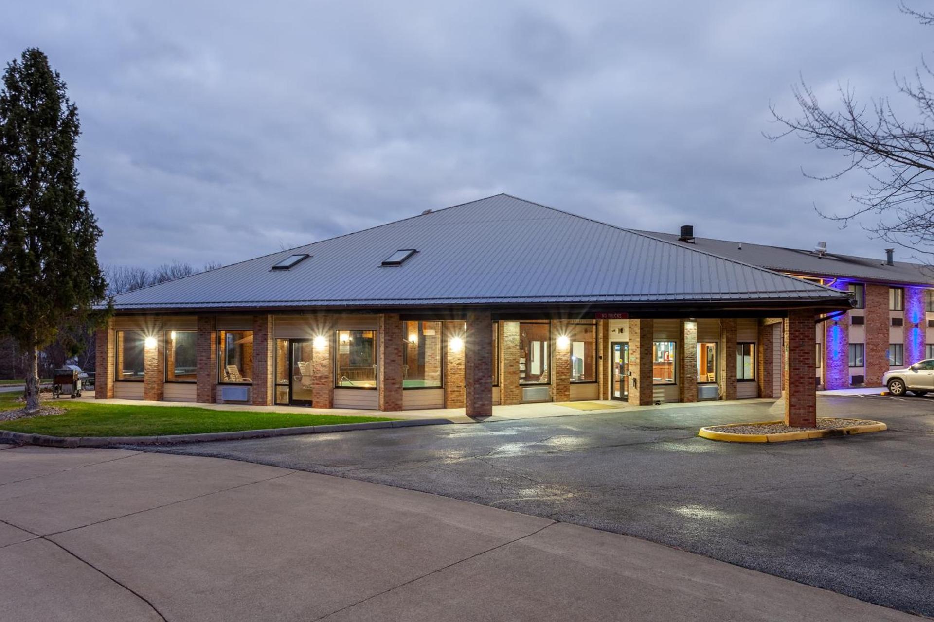 Days Inn by Wyndham Wooster photo 30
